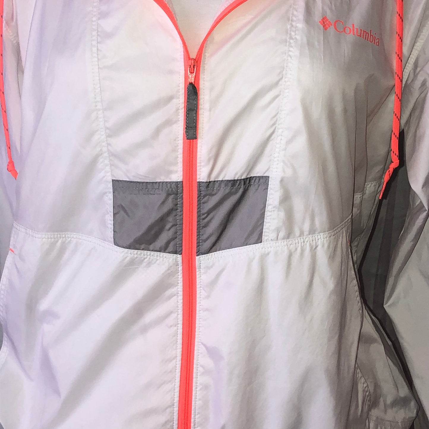 Columbia White Color-Blocked Lightweight Windbreaker - M