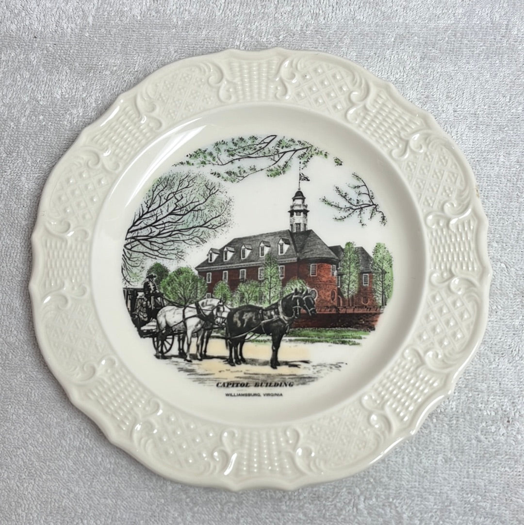 VTG -- Delano Studios Hand Painted Decorative Plate -- Capitol Building, Williamsburg, VA