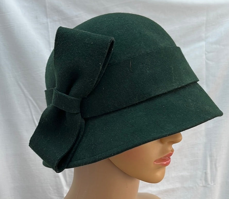 NWT -- Kate Spade Forest Green Wool Cloche Hat with Bow -- Single Size