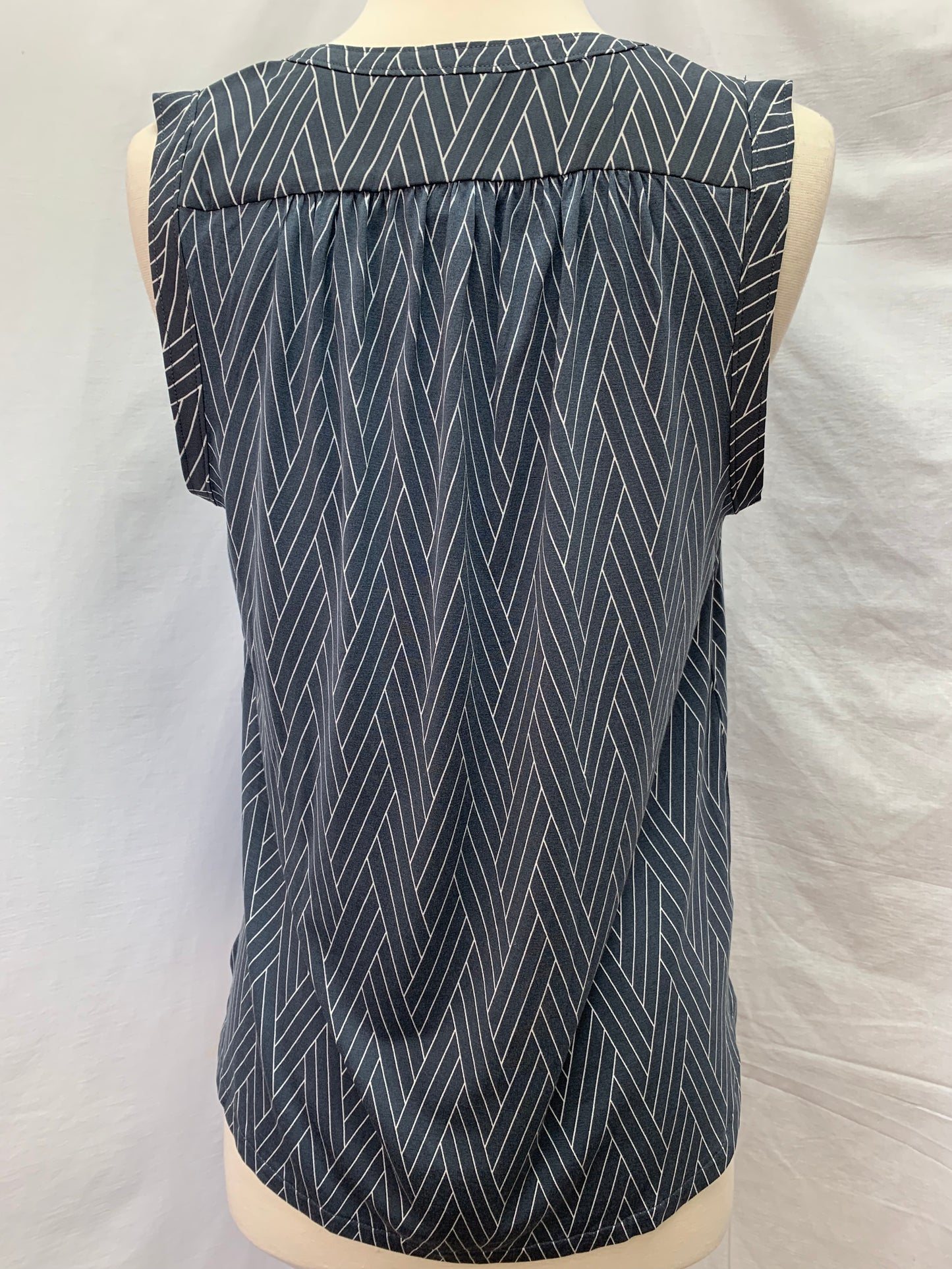 NWT - ANN TAYLOR slate print Sleeveless Rayon Shirt - XS
