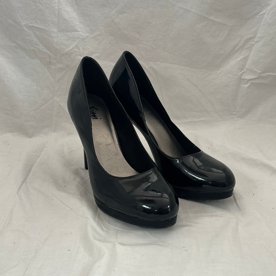 Fioni Black 4" Heels -- Size 9