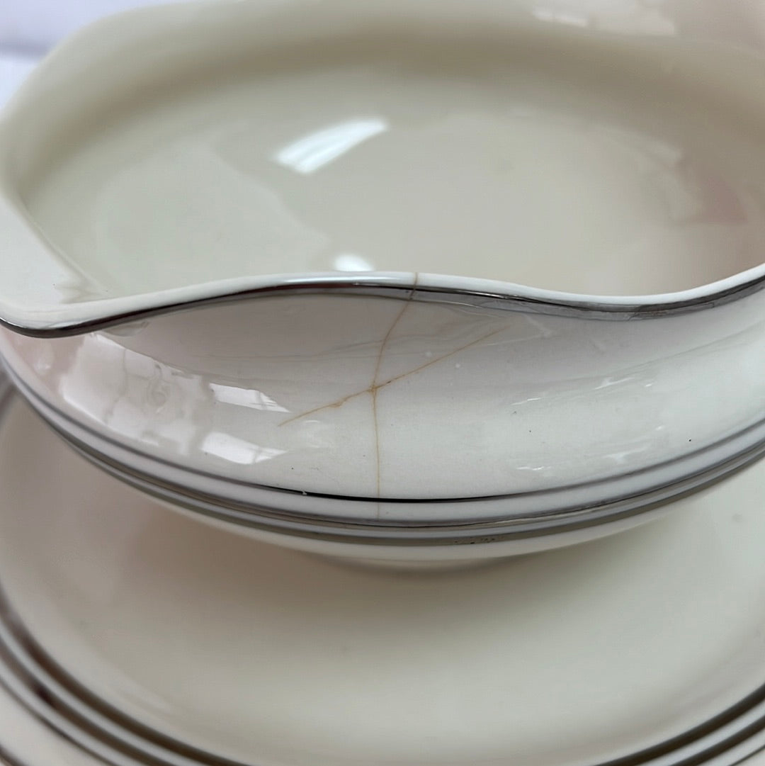 VTG - Gravy Boat w/ Attached Underplate in Nimbus Platinum by Syracuse China