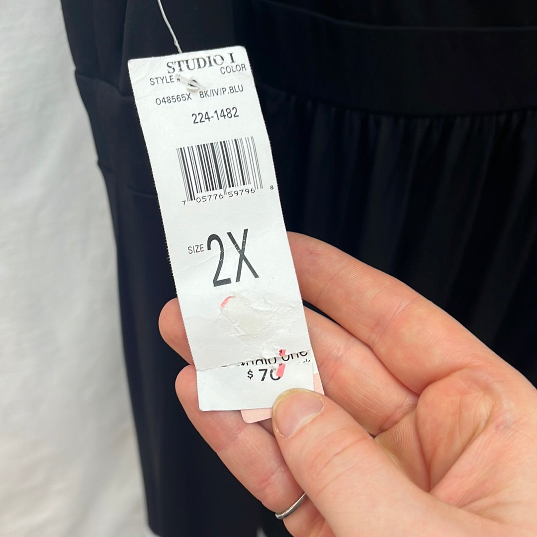 NWT -- Studio One Black White Sleeveless V-Neck Maxi Dress -- 2X