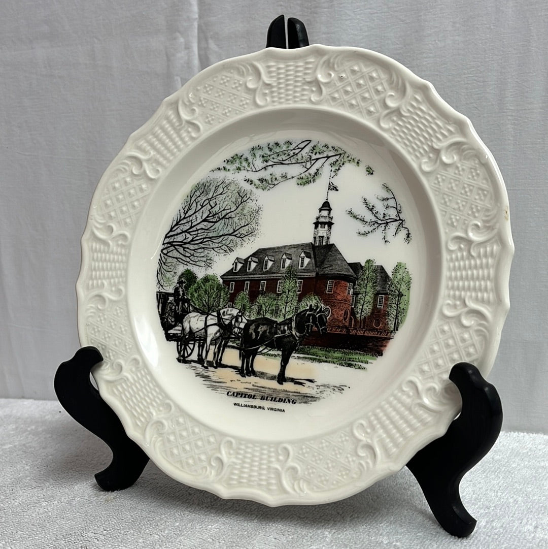 VTG -- Delano Studios Hand Painted Decorative Plate -- Capitol Building, Williamsburg, VA