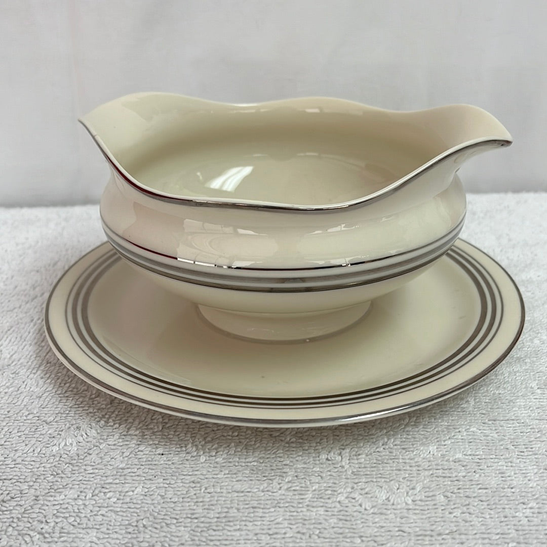 VTG - Gravy Boat w/ Attached Underplate in Nimbus Platinum by Syracuse China
