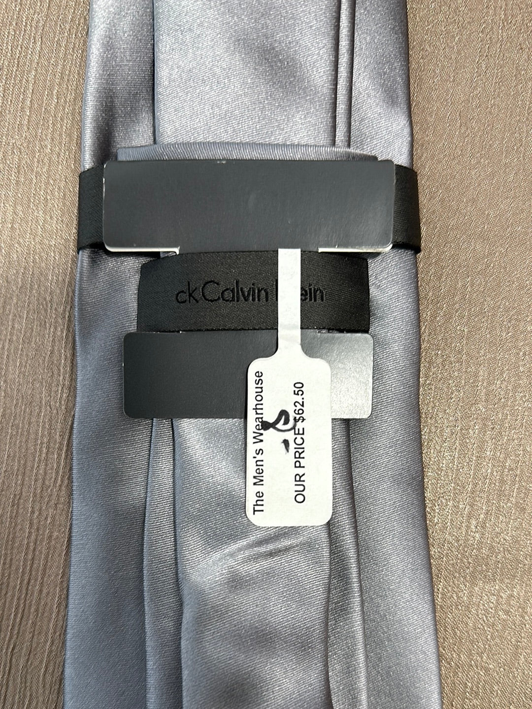 NWT - CALVIN KLEIN silver gray 100% Silk Extra Long Necktie -4" x 63"