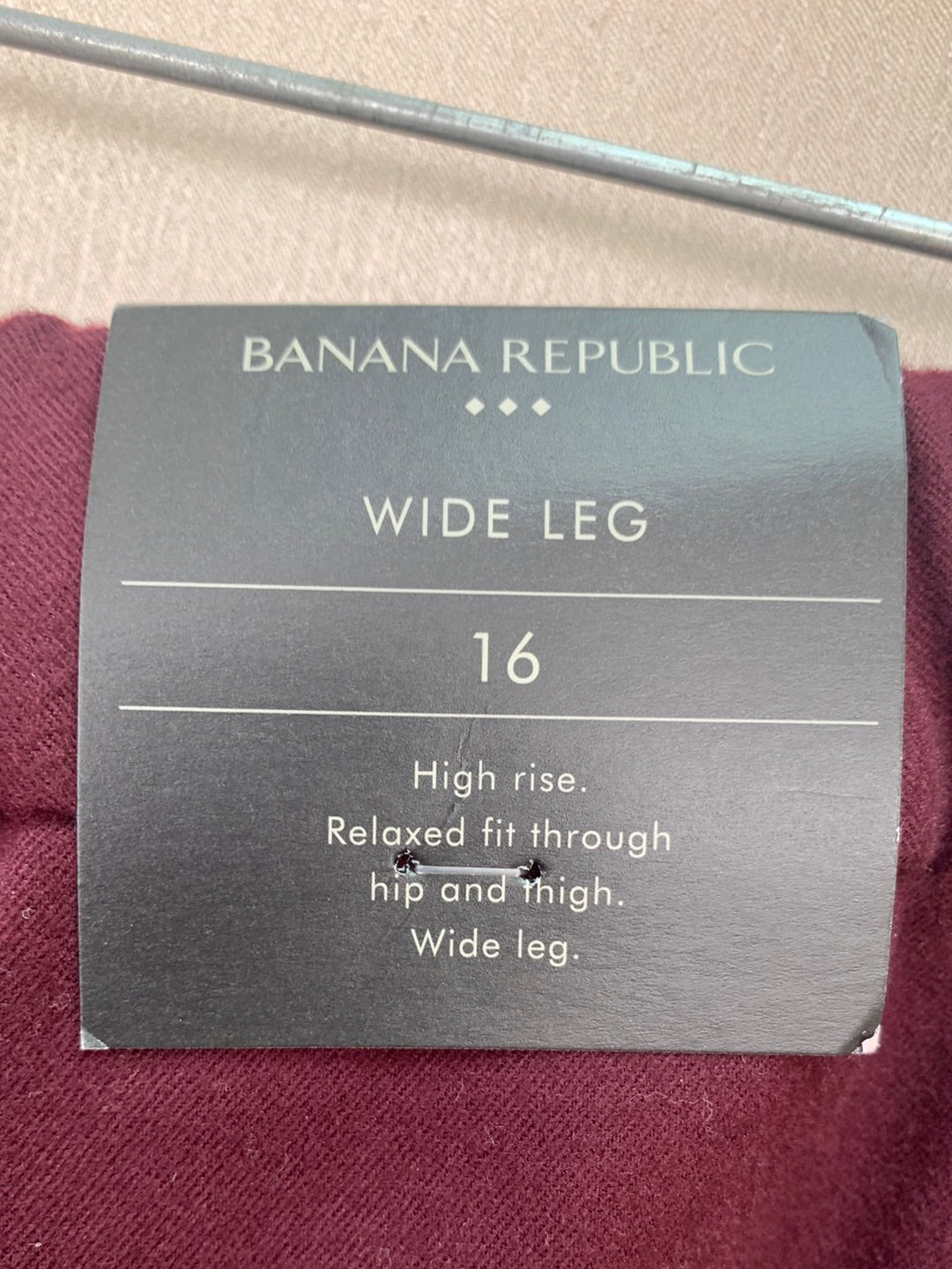 NWT - BANANA REPUBLIC maroon High Rise Wide Leg Pleat Pants - 16