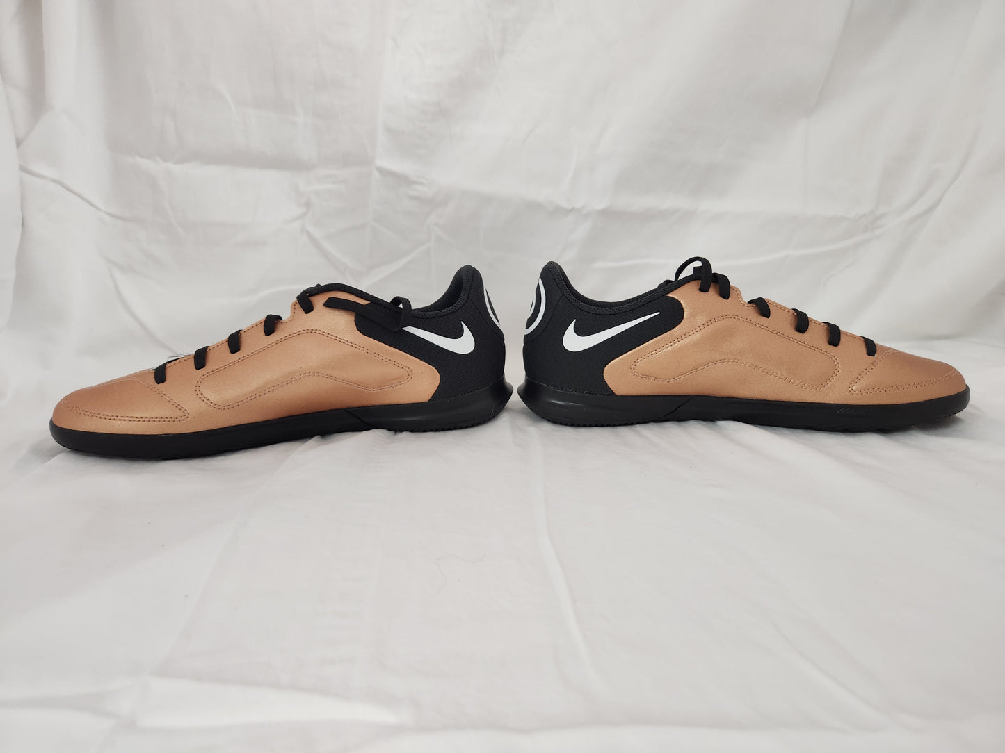NIB - Nike Tiempo Legend 9 Club Metalic Copper Indoor Soccer Shoes - Size: Men 7/ Women 8.5
