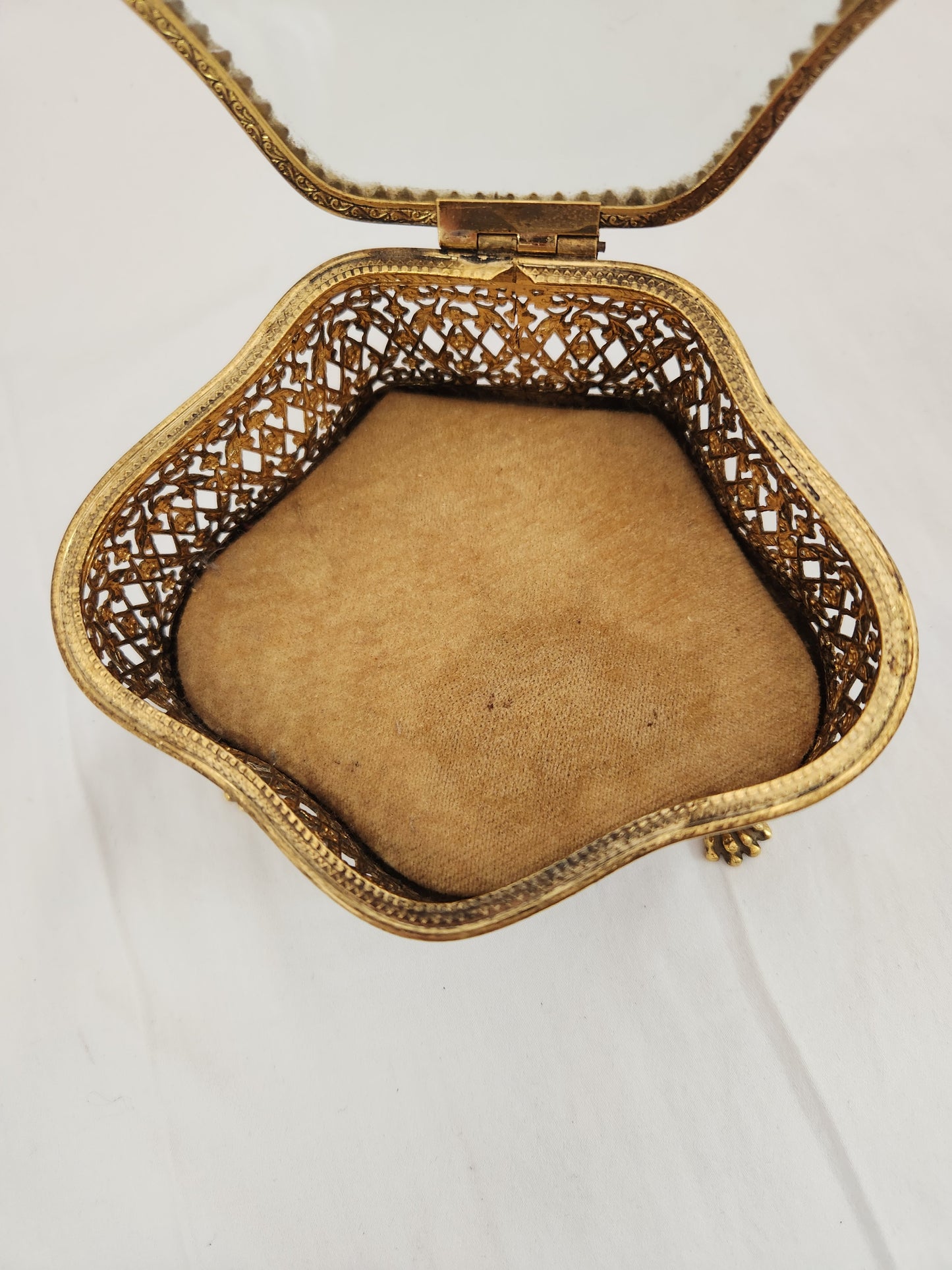 VTG - STYLEBUILT Accessories Filigree Gold Tone Trinket Box w/Beveled Glass Top
