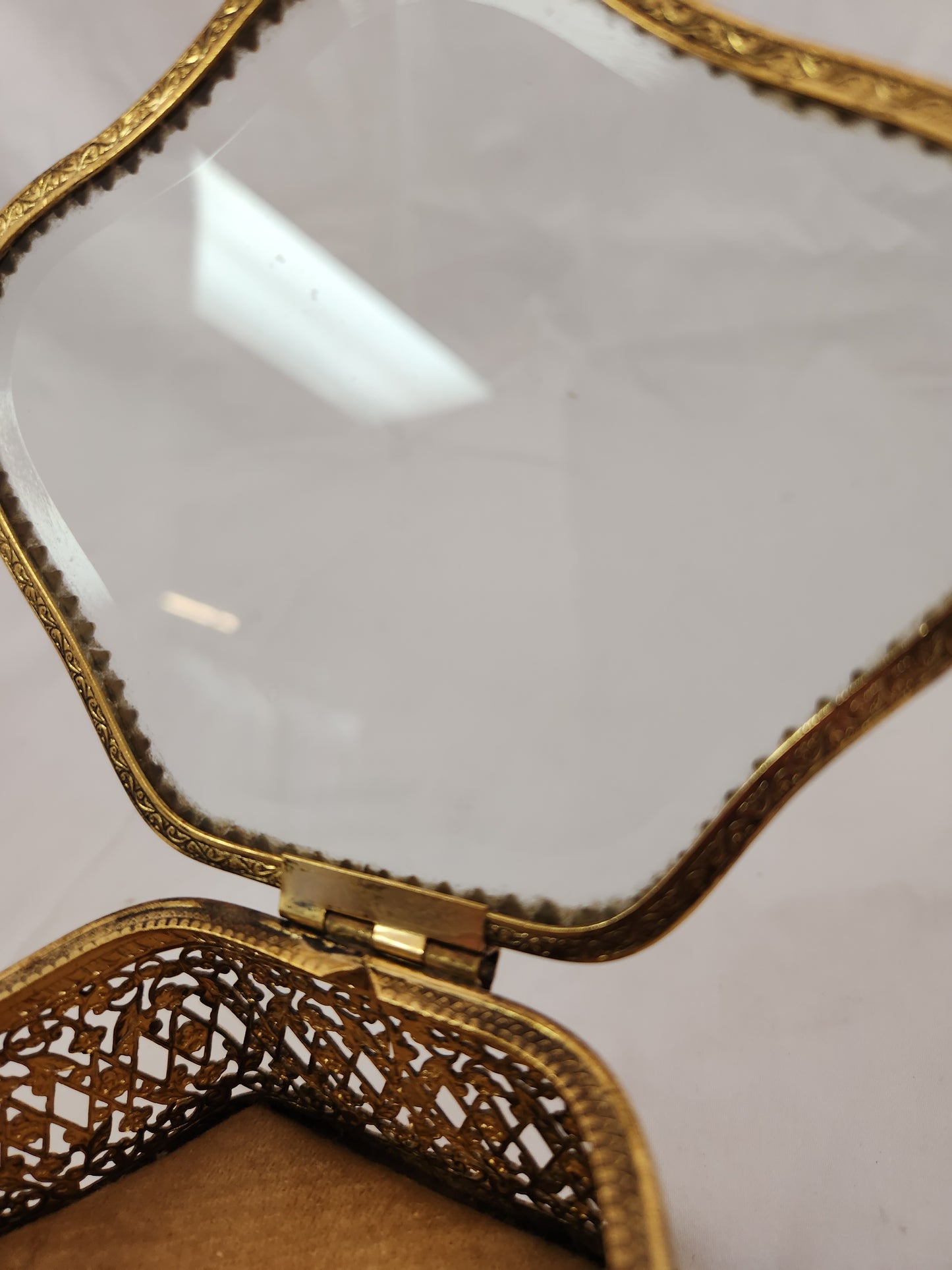 VTG - STYLEBUILT Accessories Filigree Gold Tone Trinket Box w/Beveled Glass Top