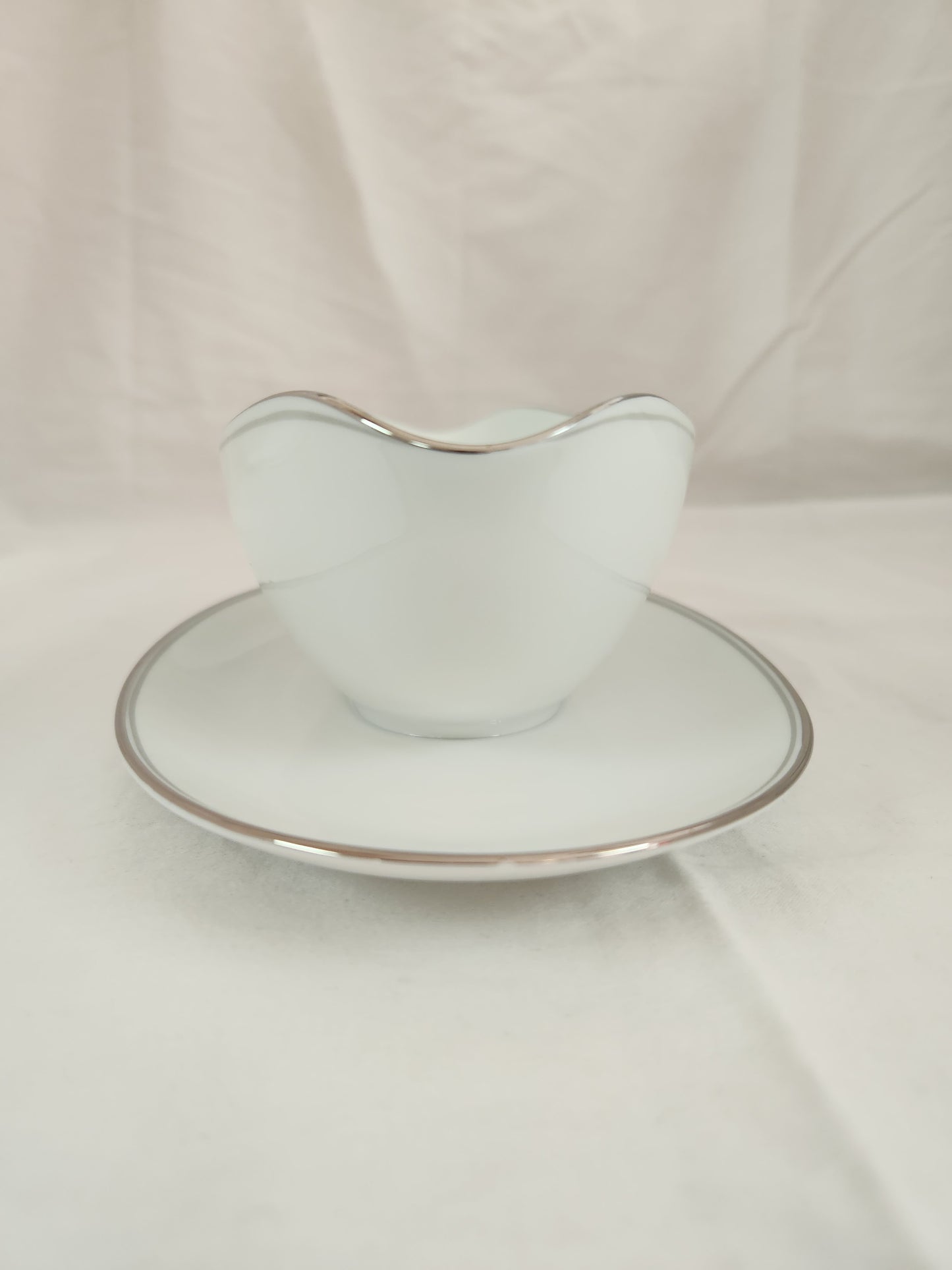 Noritake Graycliff Gravy Boat with Attached Underplate #5861