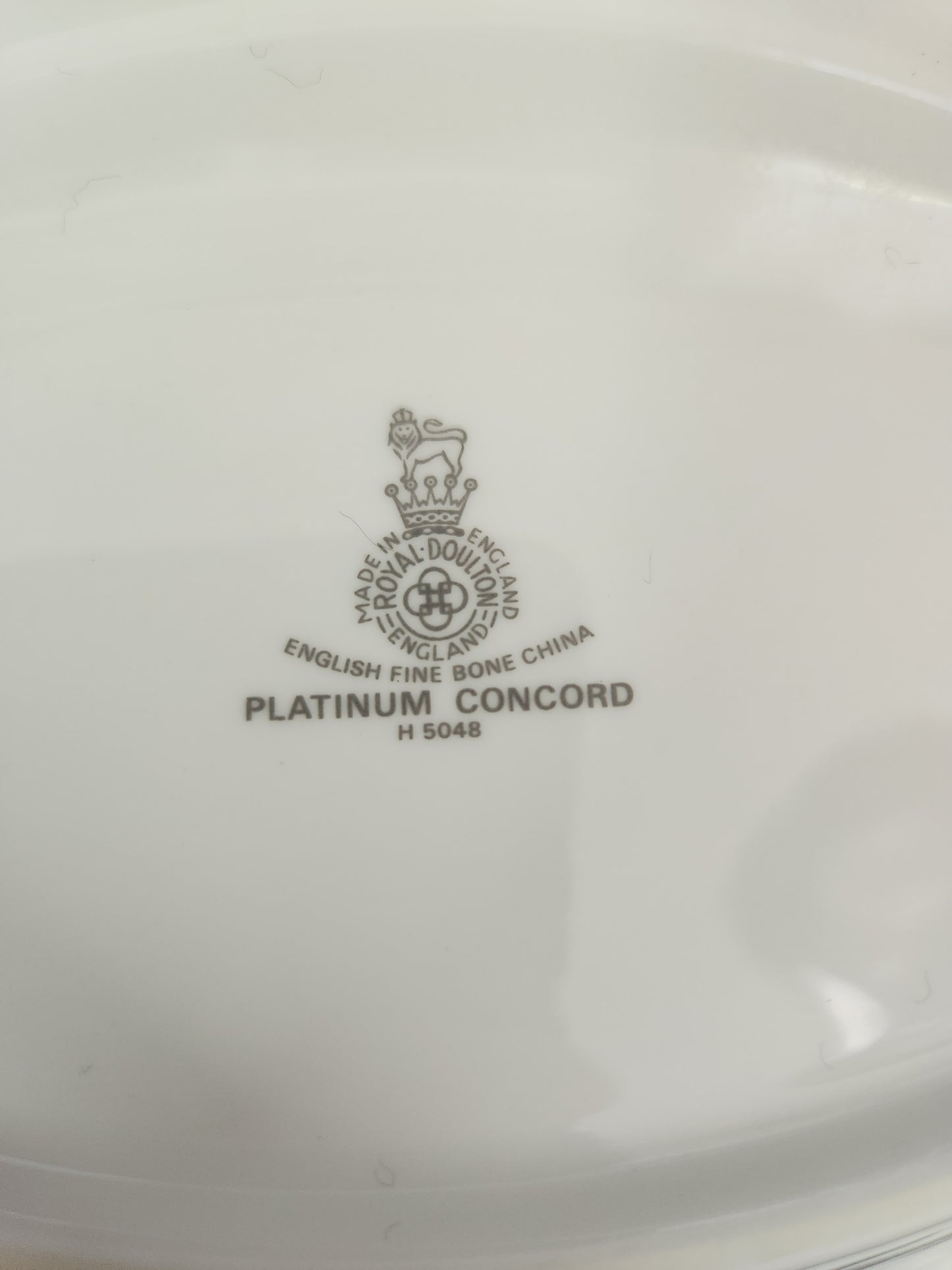 Concord Platinum 11" Oval Vegetable Bowl w/Lid by Royal Doulton - #H5048