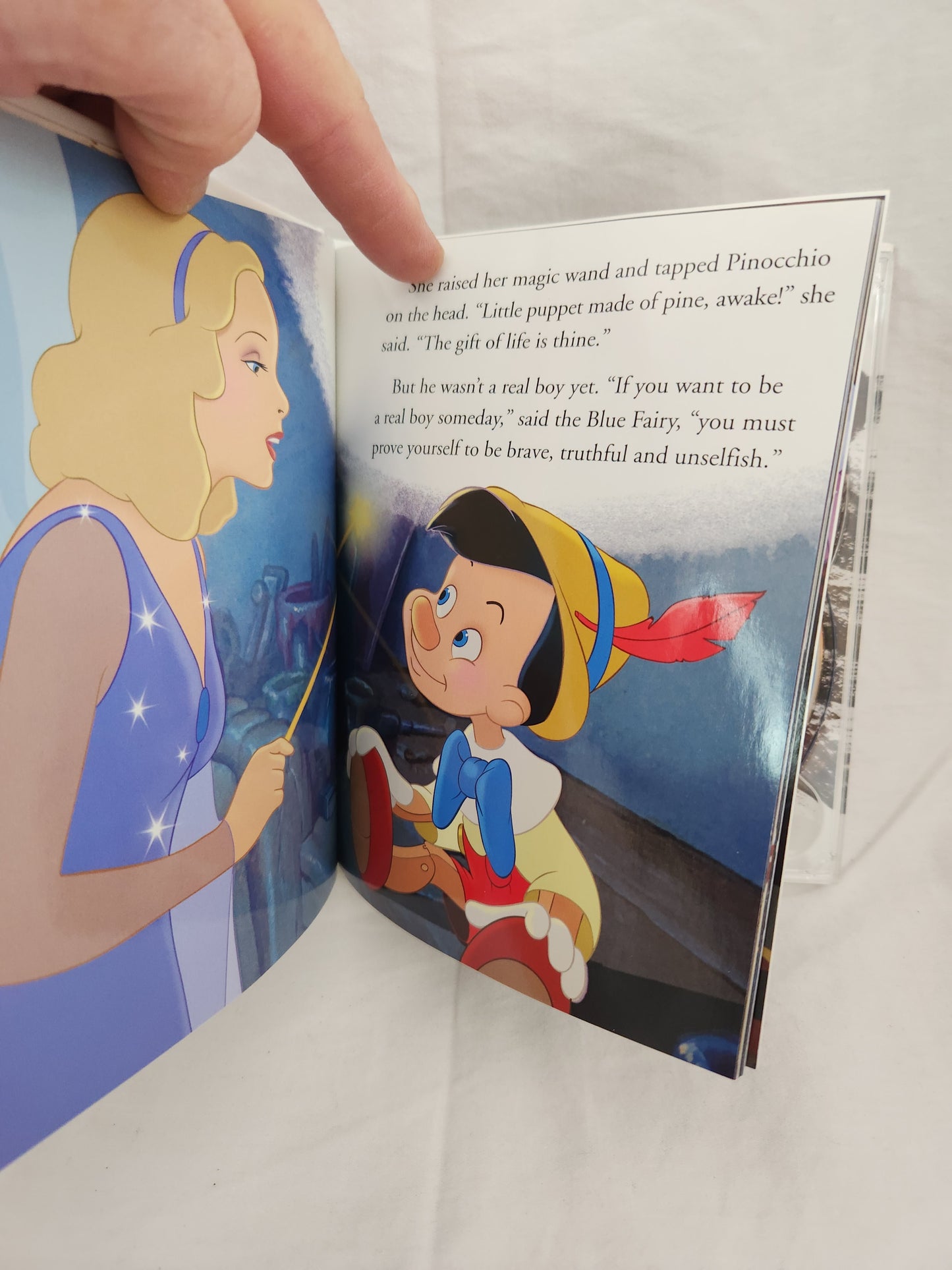 2017 Walt Disney The Signature Collection Pinocchio DVD Set with Book