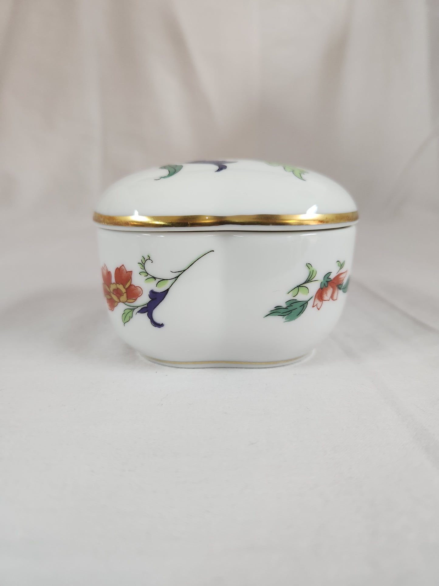 Vista Alegre Porcelain "Samatra" 3" Trinket Box