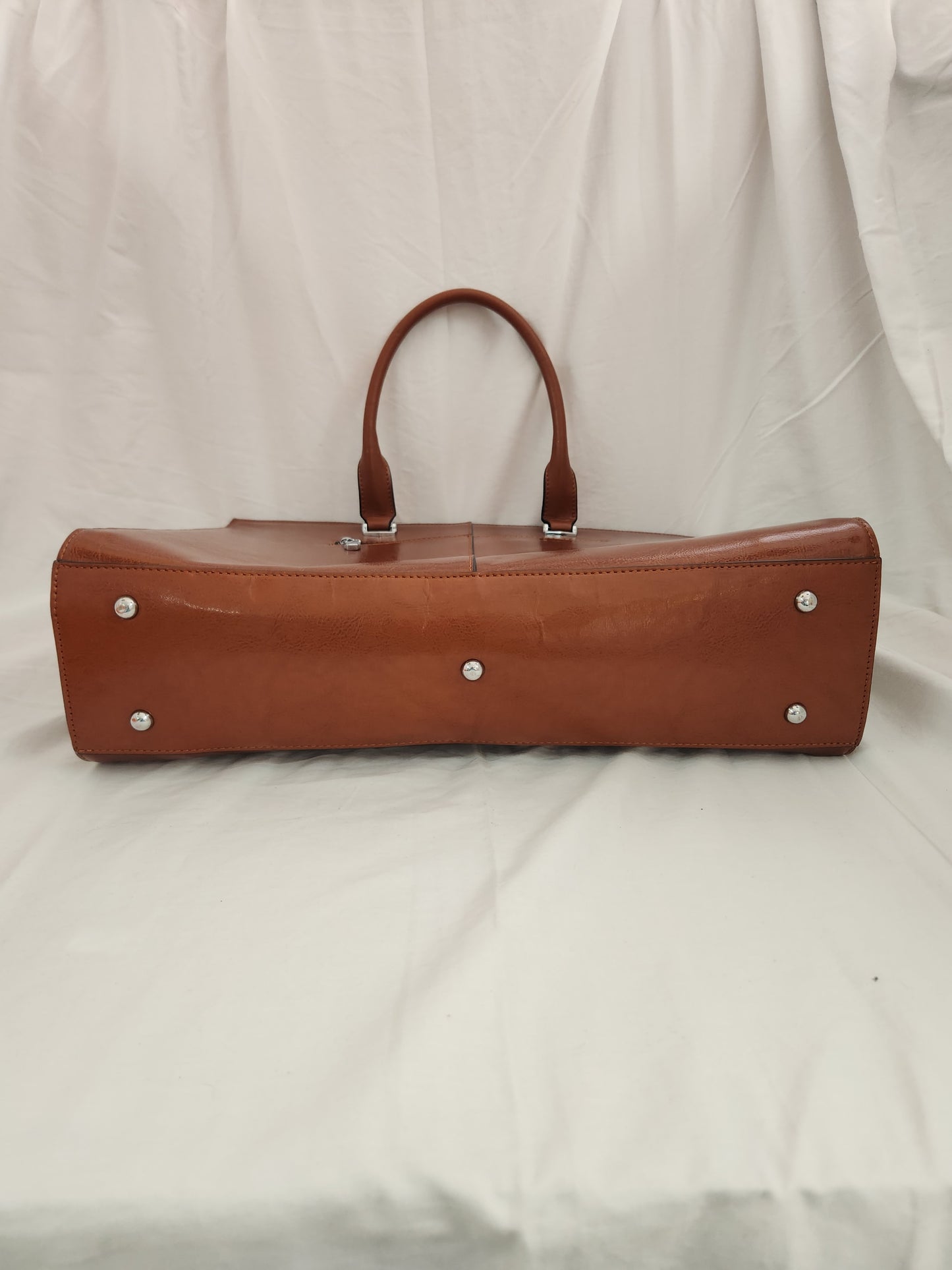 CLUCI Genuine Leather Briefcase holds a slim 15.6 Inch Laptop
