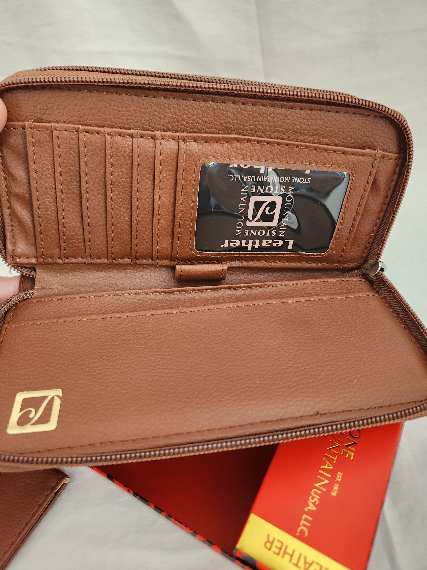 NWT - Stone Mountain Brown Ludlow SLG Zip Around Leather Wallet