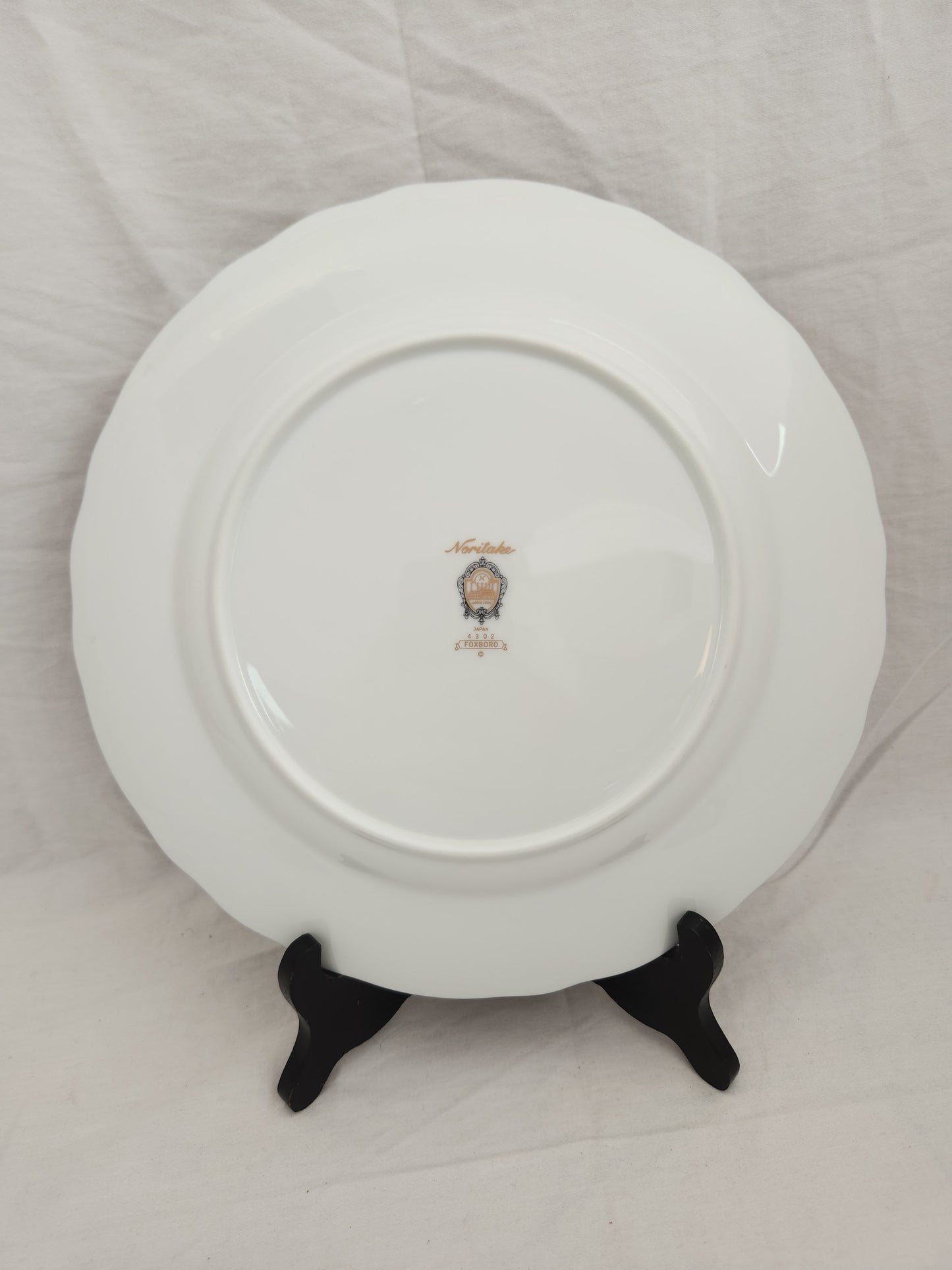 Noritake Foxboro 10-5/8" Dinner Plate #4302 (slight blemish)