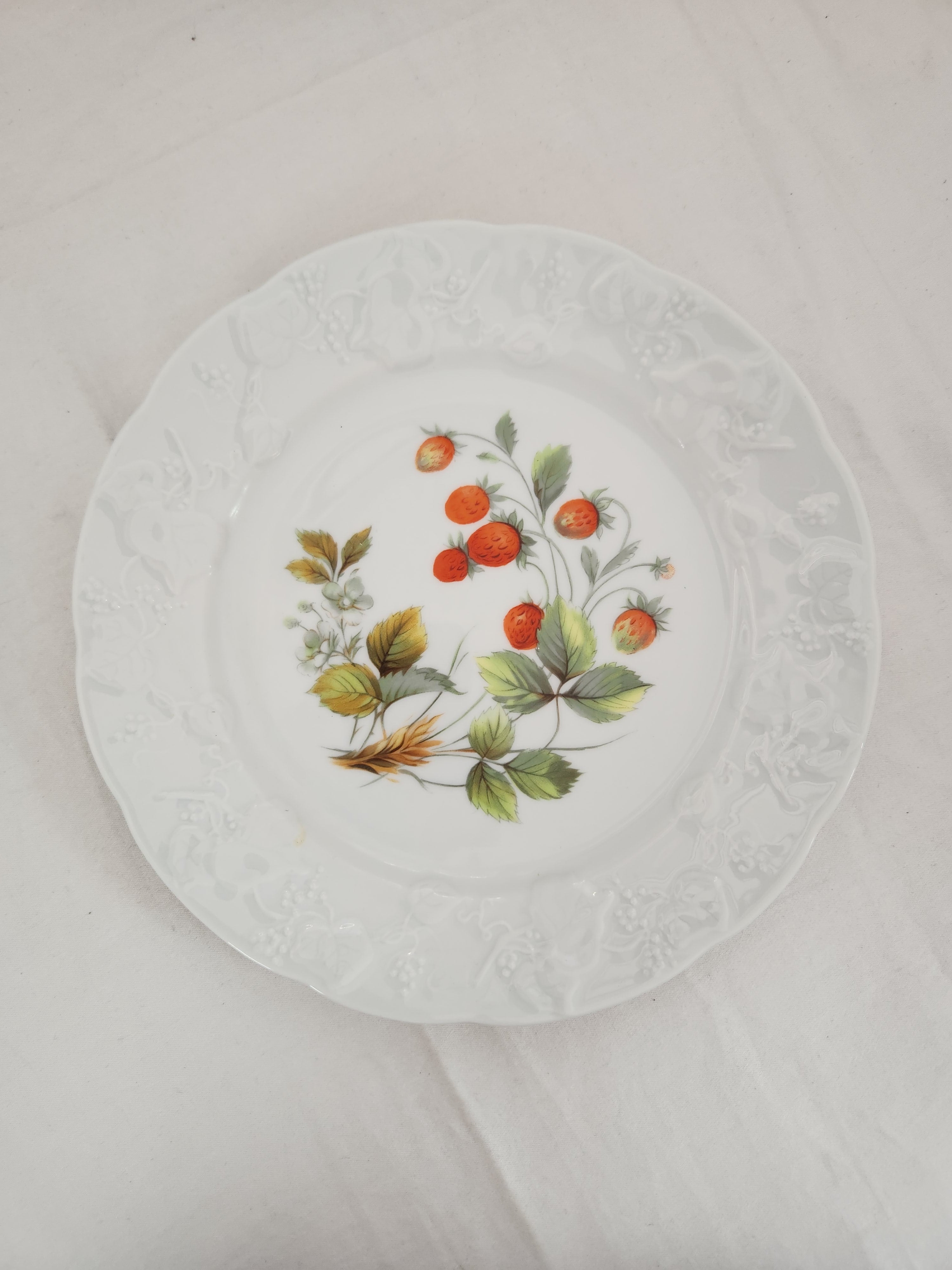 2024 (4)Berries Salad Plate by Dansk 8