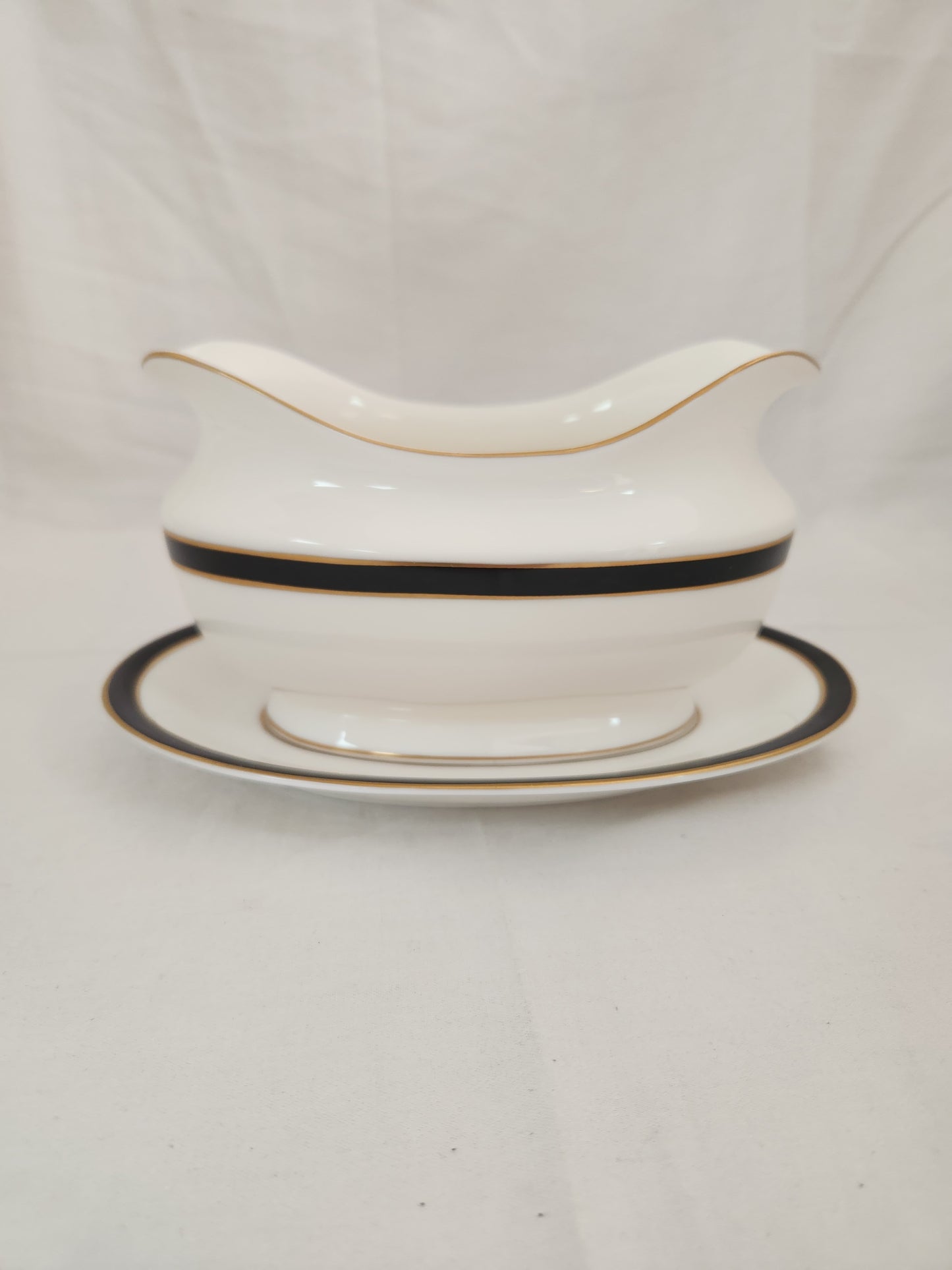 Mikasa Petite Bone Black Tie Gravy Boat with Underplate & Ladle #L6206