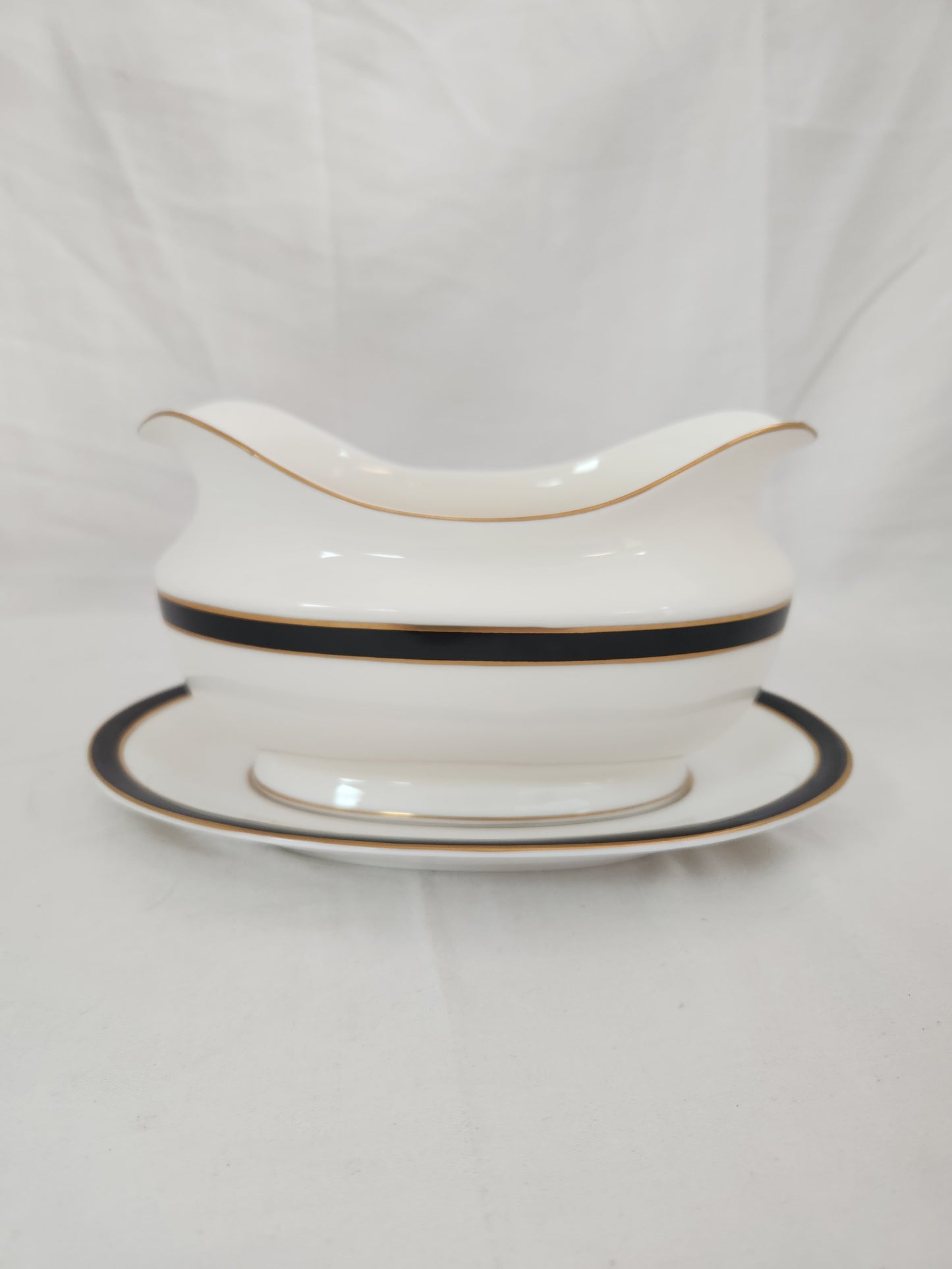 Mikasa Petite Bone Black Tie Gravy Boat with Underplate & Ladle #L6206