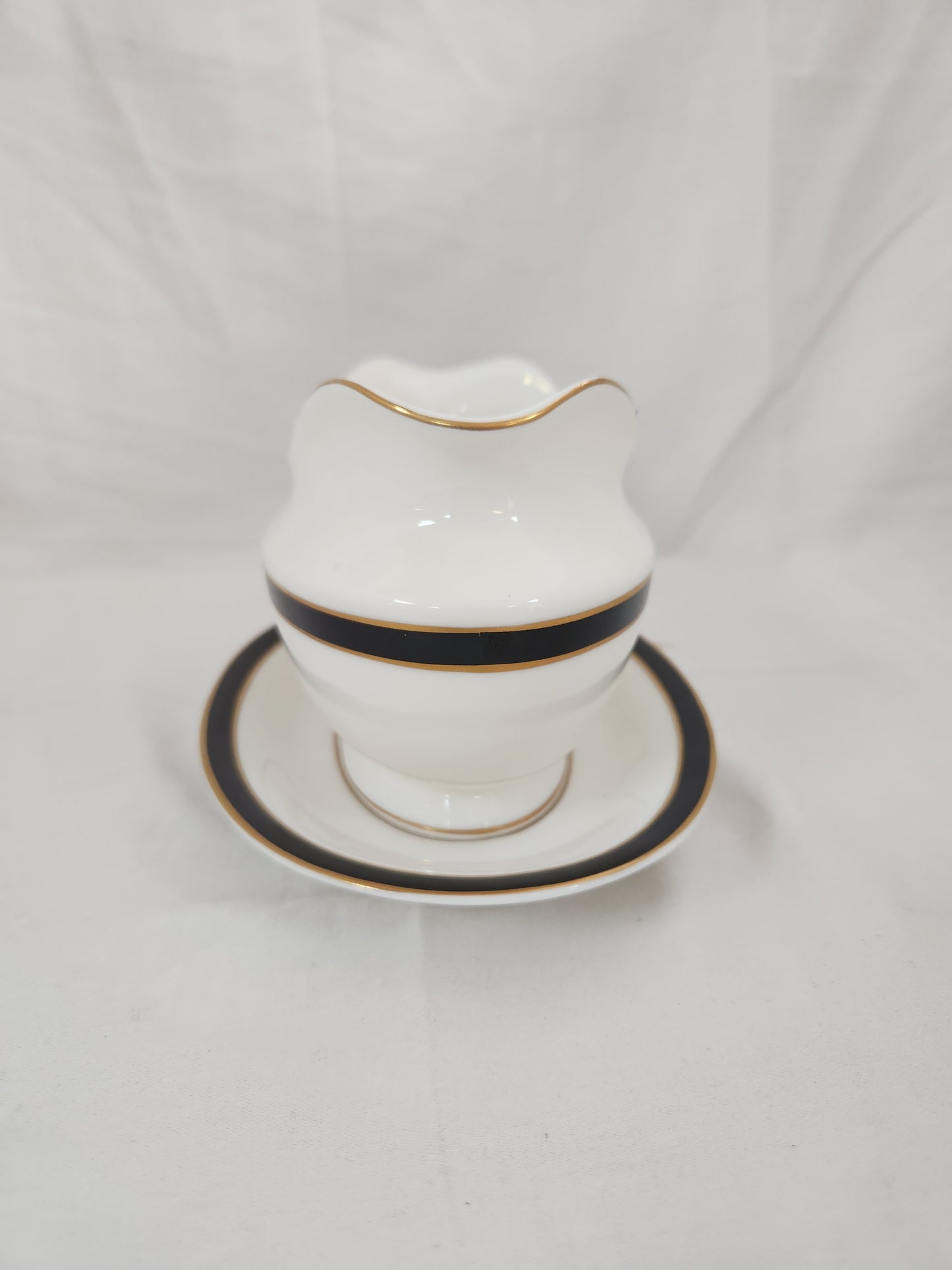 Mikasa Petite Bone Black Tie Gravy Boat with Underplate & Ladle #L6206