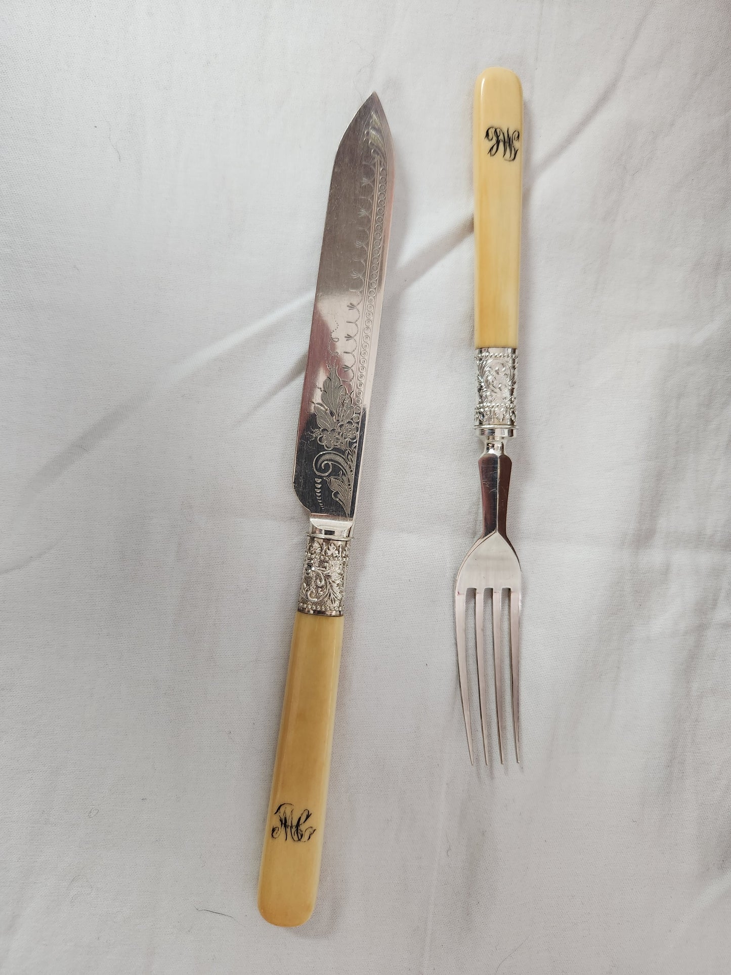 VTG - Silver-plated Faux Bone Knife & Fork Set with Oak Storage Box