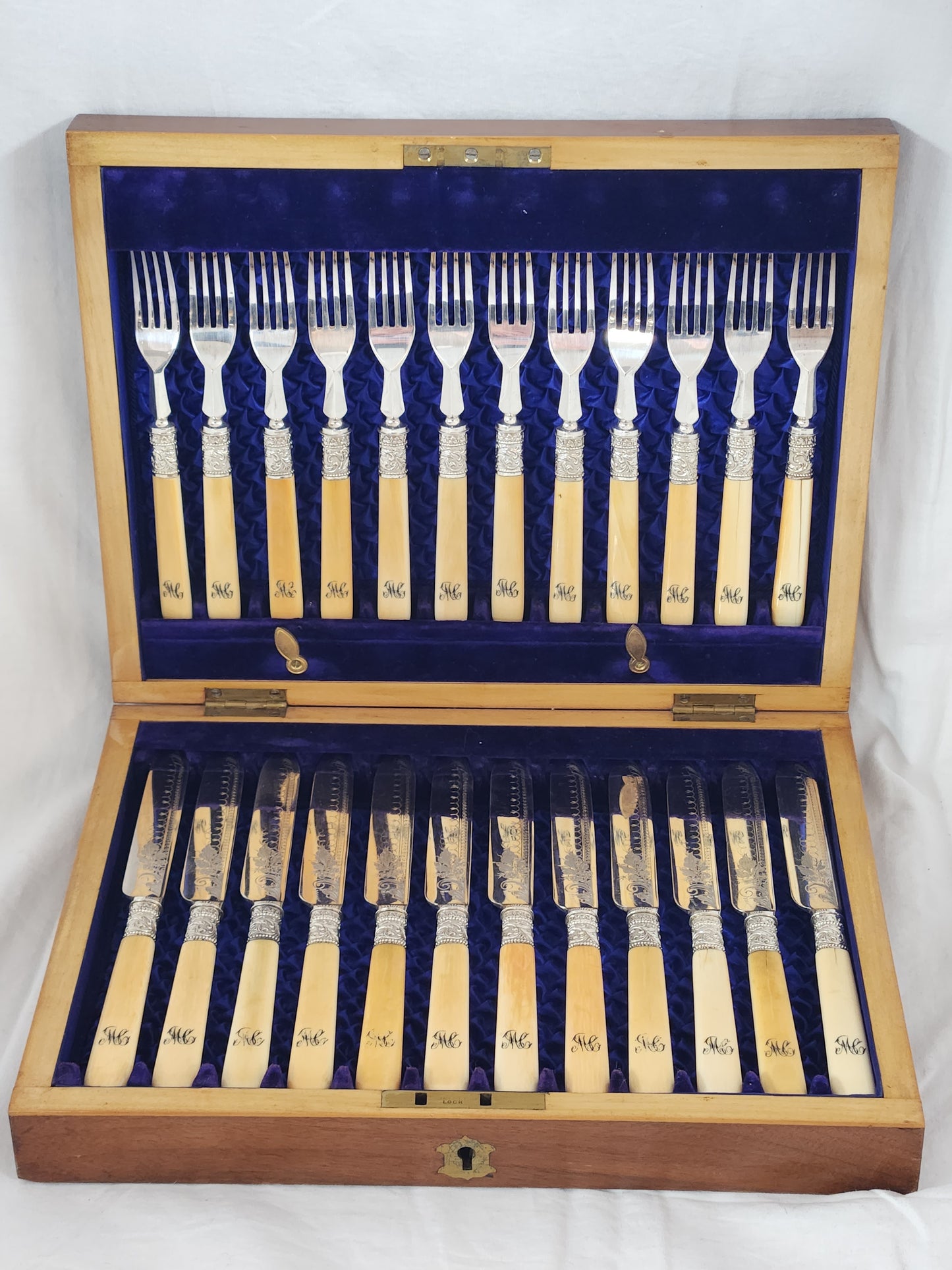 VTG - Silver-plated Faux Bone Knife & Fork Set with Oak Storage Box