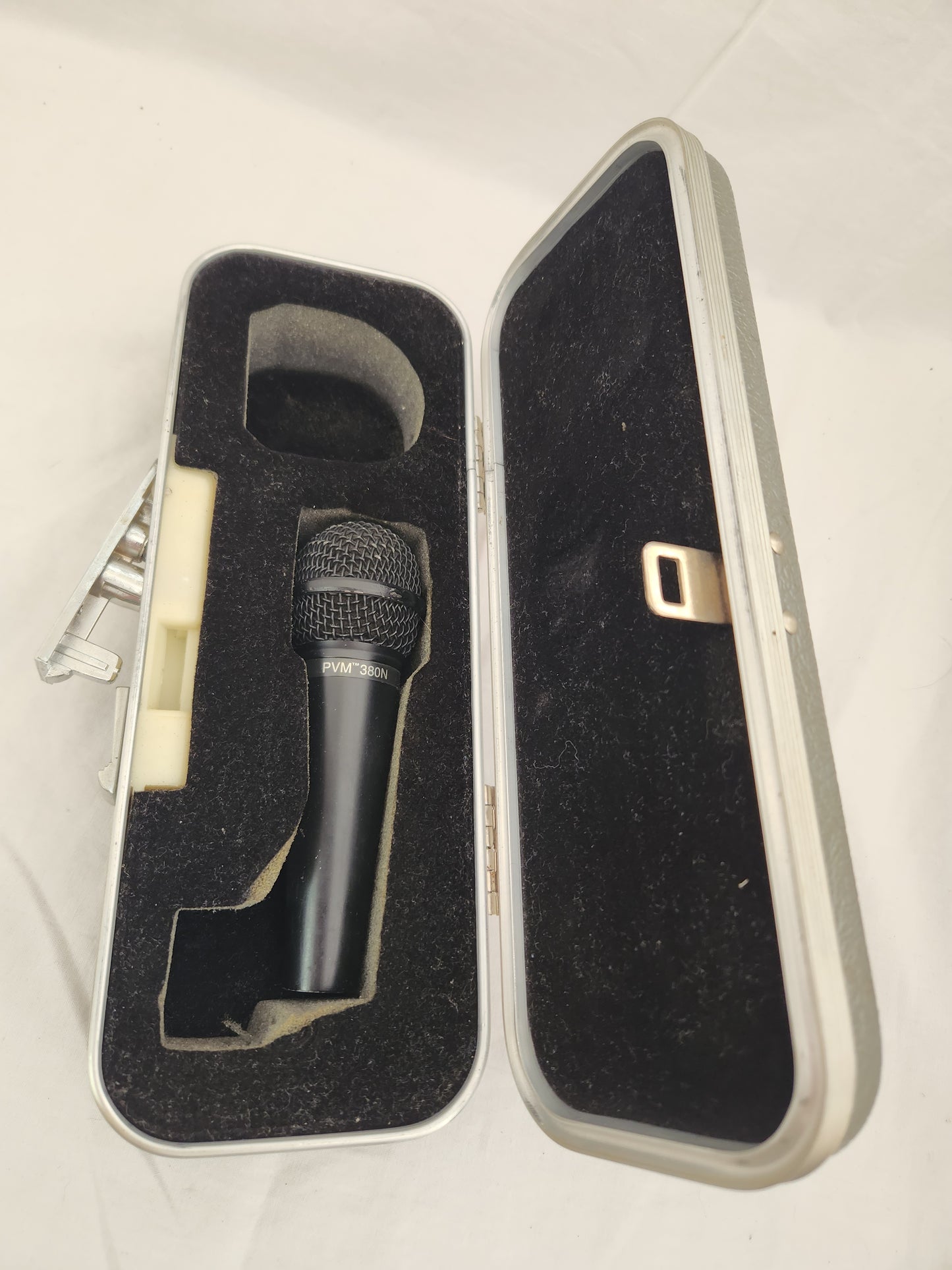 Peavey PVM-380N Microphone with Hard Case (not tested)