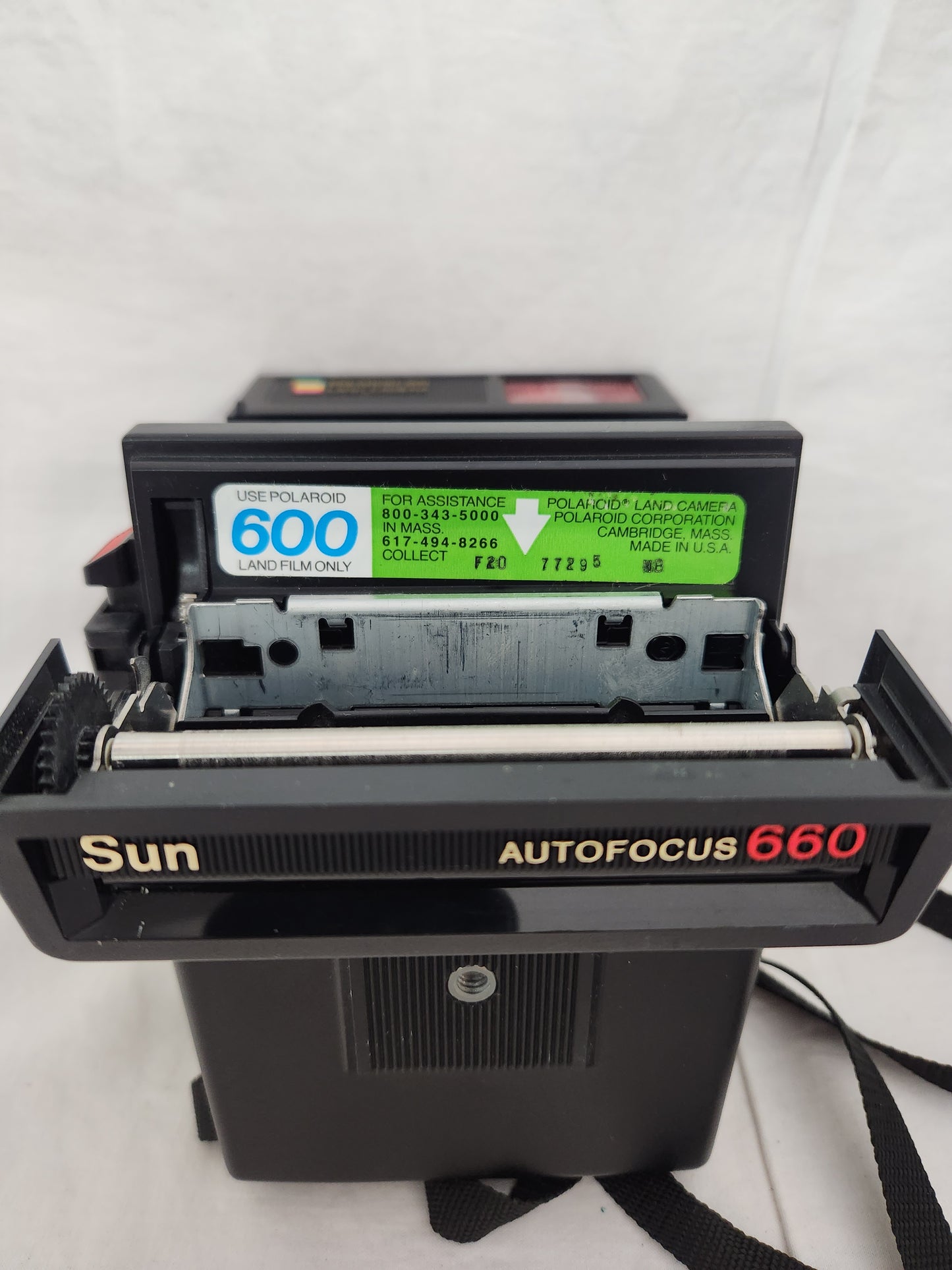 Polaroid 600 Land Camera Sun Autofocus 660 (not tested)