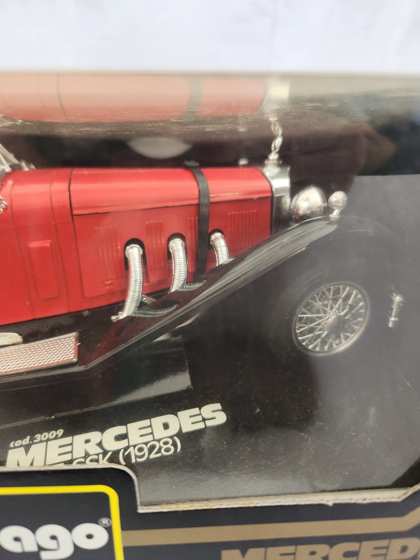 Burago 1928 Red Mercedes Benz SSK - 1:18 Scale (factory sealed package)