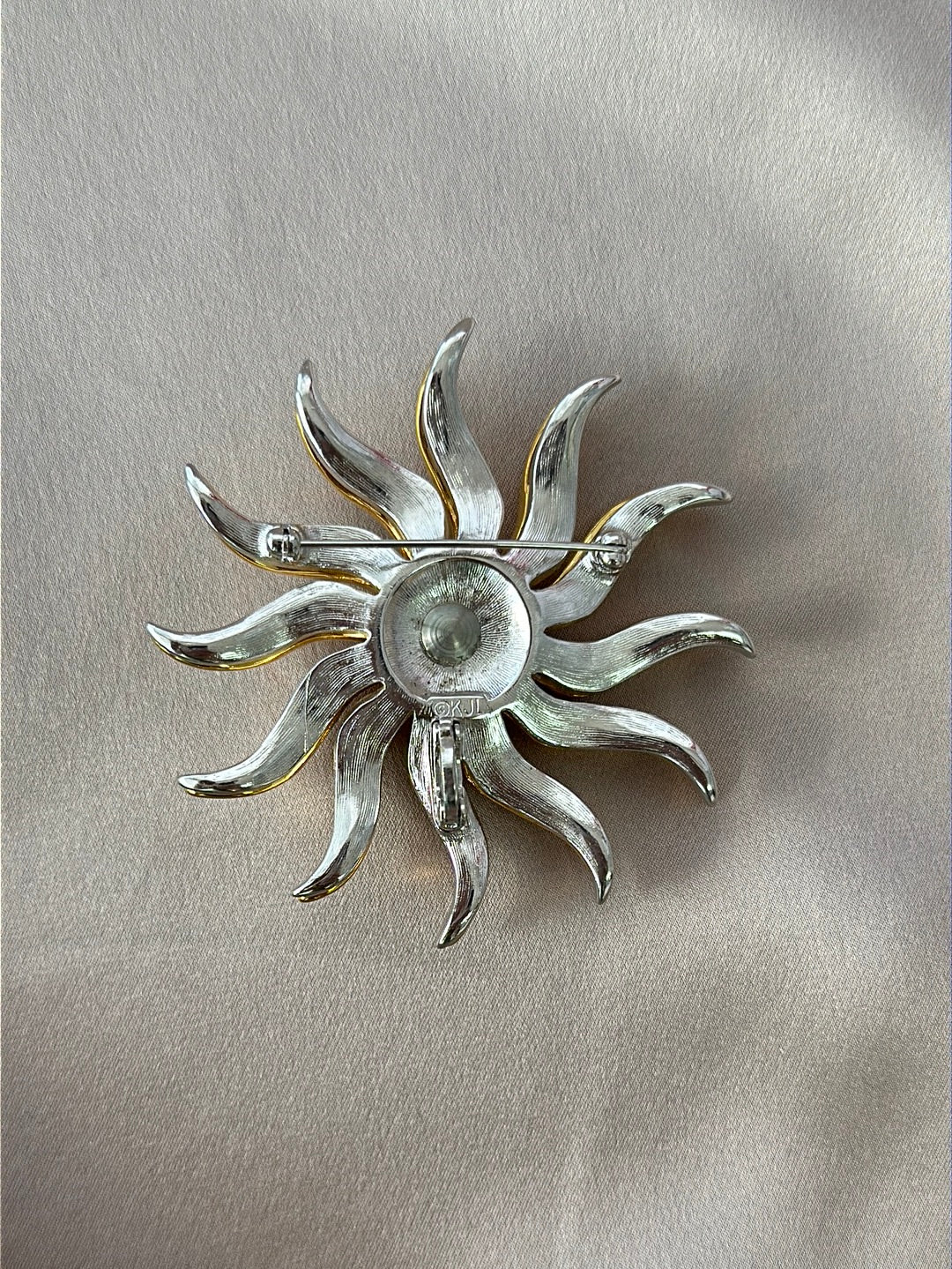 Vintage KENNETH JAY LANE KJL gold rhinestone Open Close Sunflower Brooch Pendant