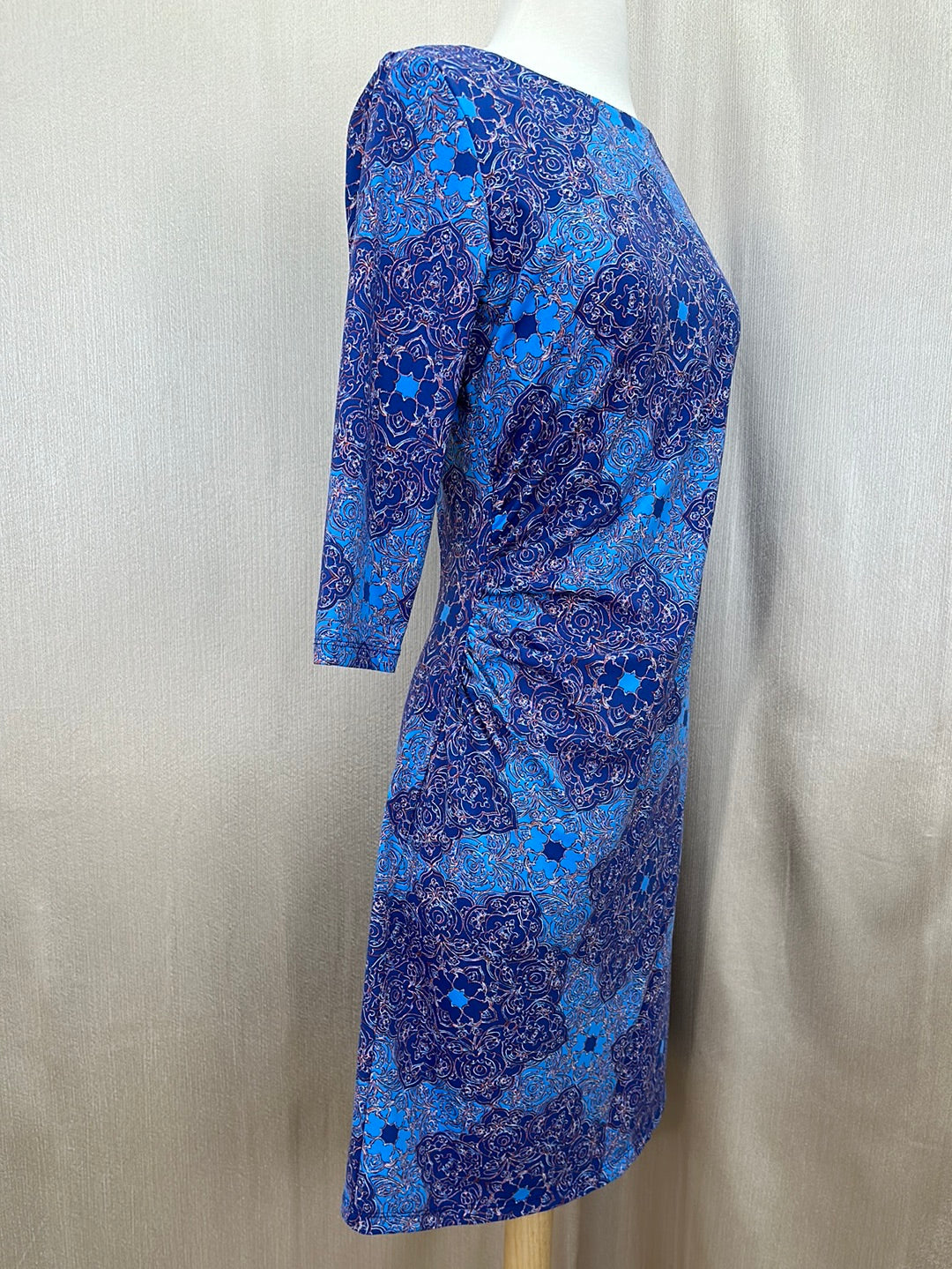 J. MCLAUGHLIN blue print Catalina Cloth 3/4 Sleeve Side Ruched Dress - S