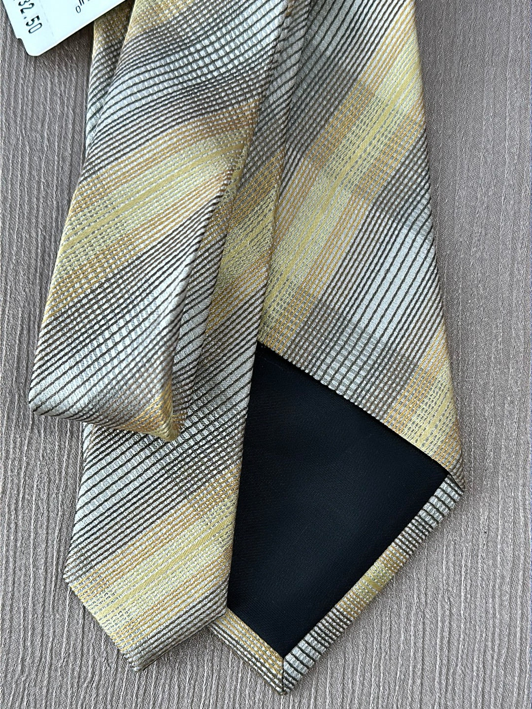 NWT - VAN HEUSEN yellow & light brown Stripe 100% Silk Necktie - 4" x 57"