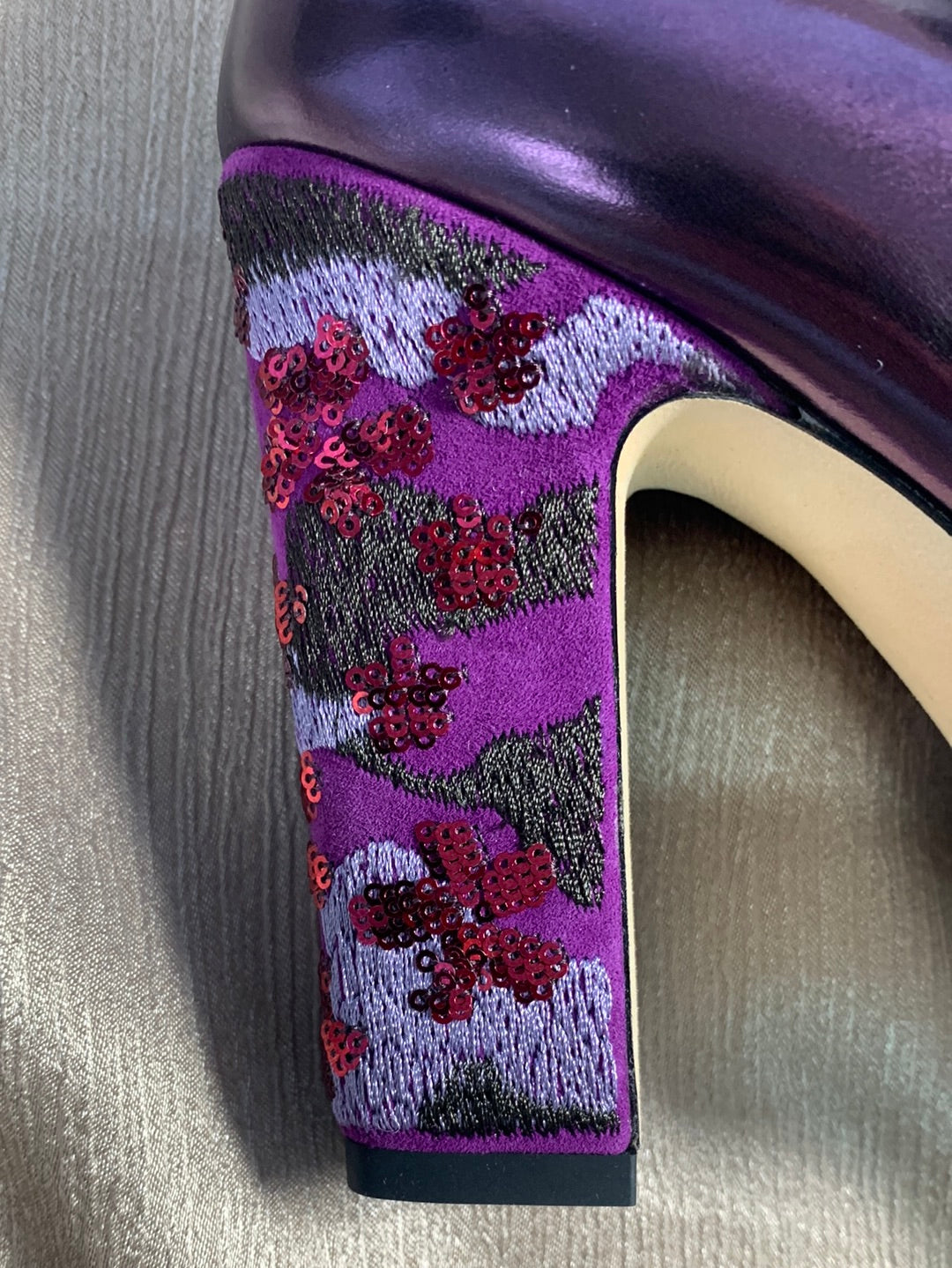 NIB - JIMMY CHOO purple Leather Floral Embroidered Pump - 38 | US 8