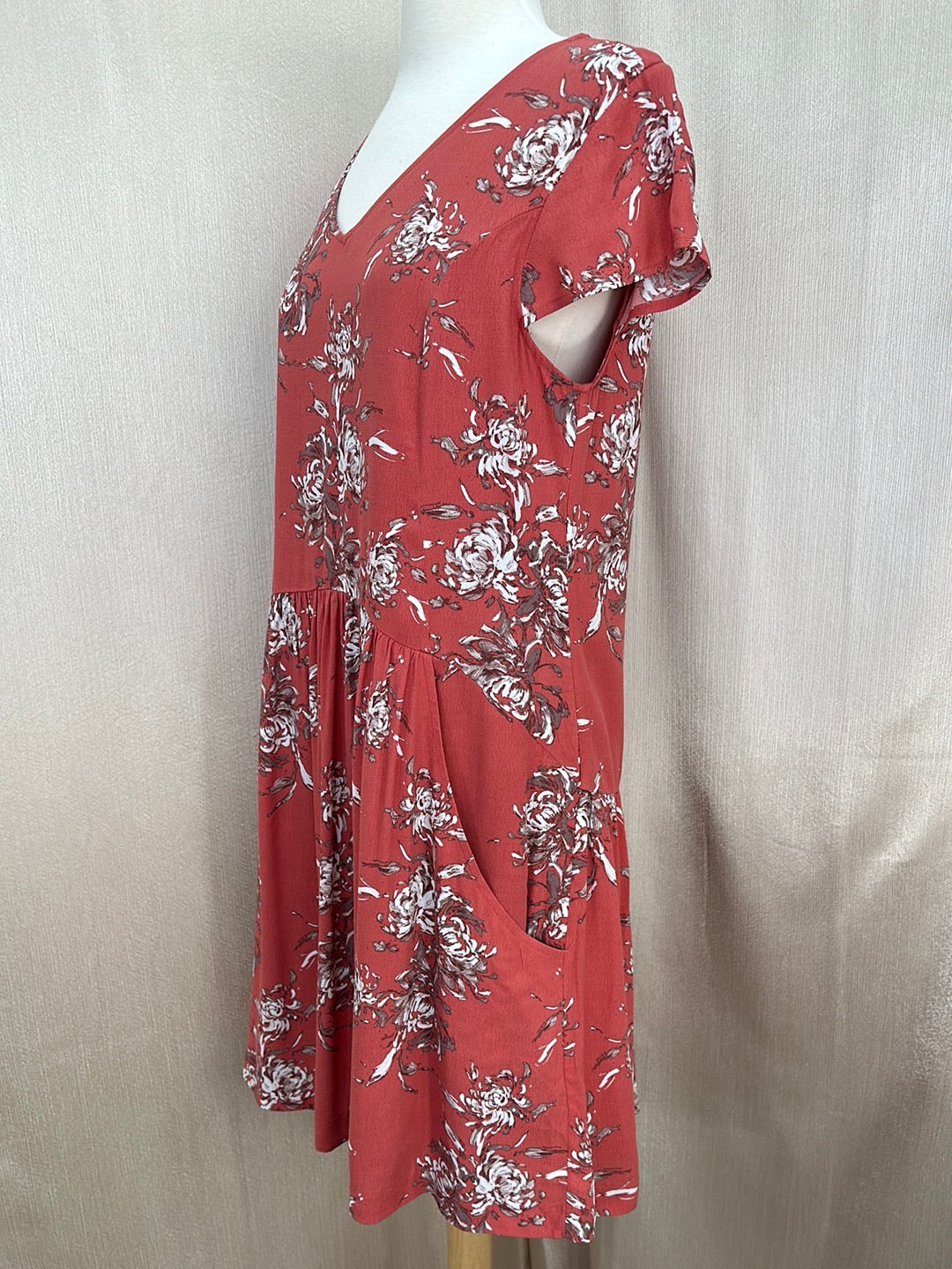 GARNET HILL muted coral Floral Viscose Short Sleeve Dress - 8