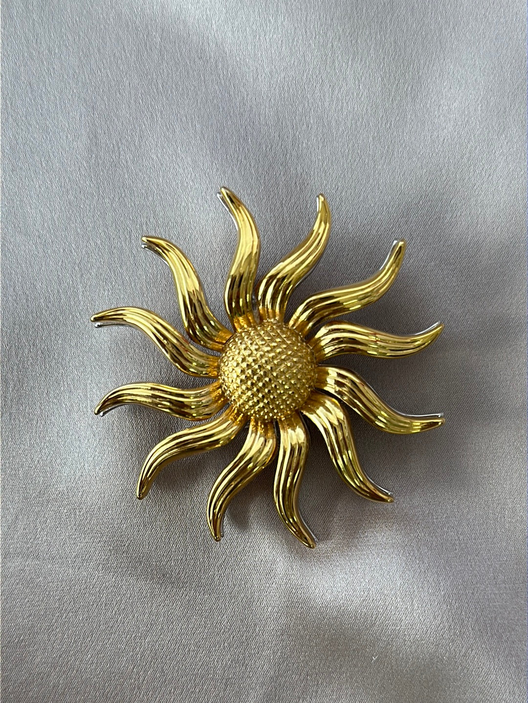 Vintage KENNETH JAY LANE KJL gold rhinestone Open Close Sunflower Brooch Pendant