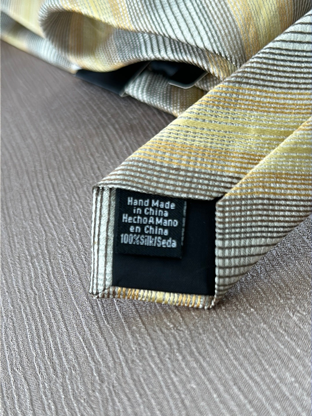 NWT - VAN HEUSEN yellow & light brown Stripe 100% Silk Necktie - 4" x 57"