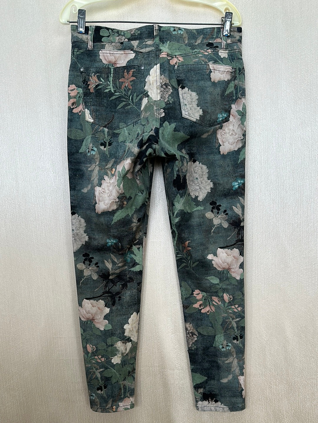 PERUVIAN CONNECTION green beige floral Stretch Slim Sateen Pants - US 8
