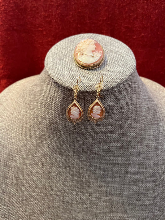 Vtg 14KT Gold Made in Italy Cameo and Cameo Earring Set