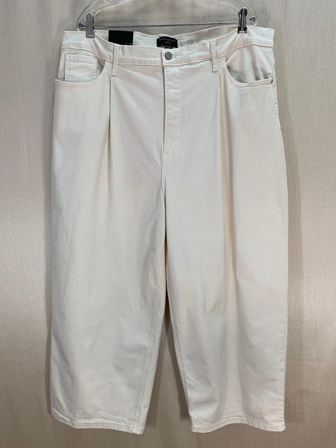 NWT - BANANA REPUBLIC ecru Pleat Wide Leg Crop High Rise Jeans - 35/20