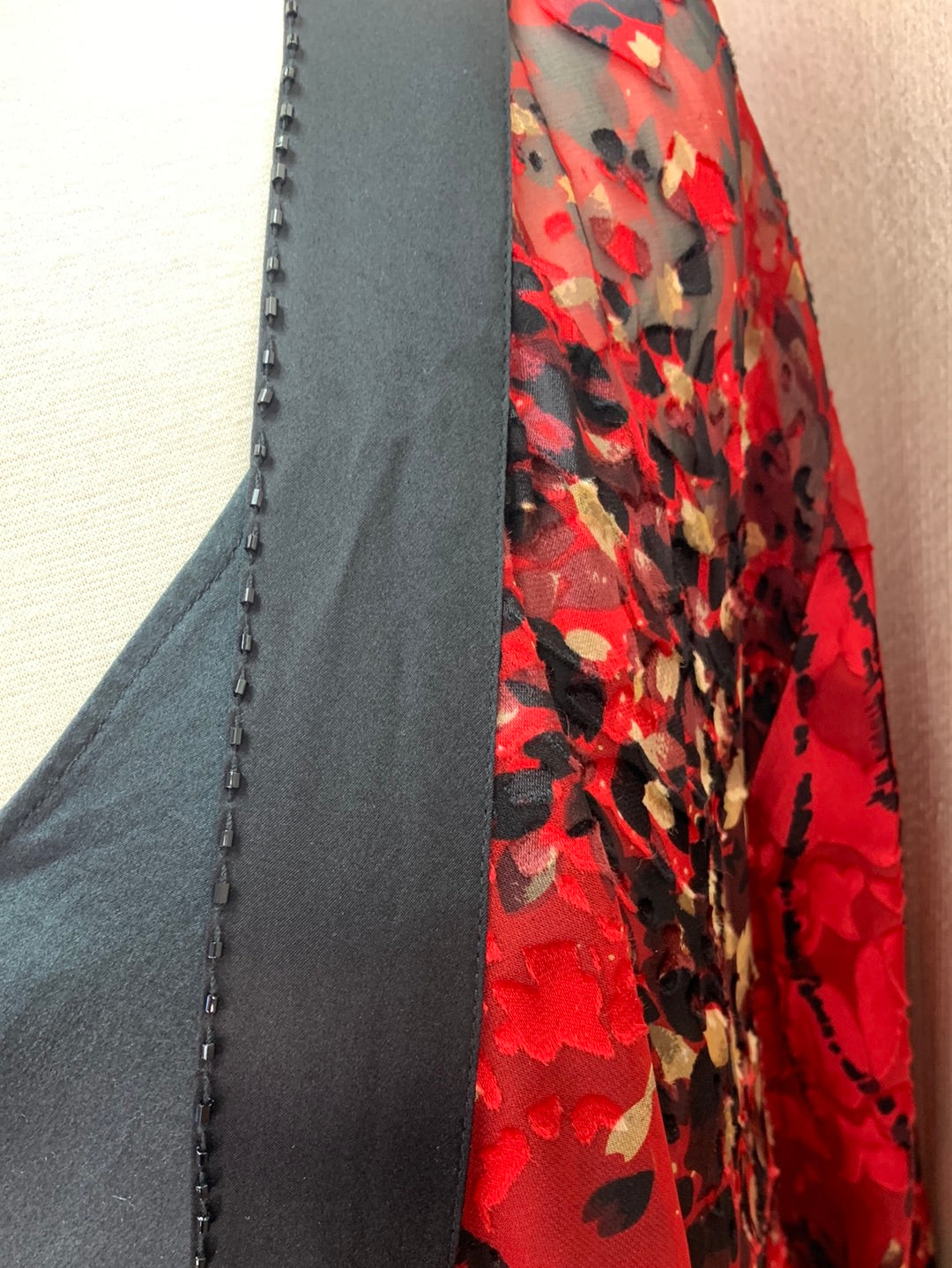 SIMPLY SILK red black Open Front Beaded Cardigan Kimono Jacket - M