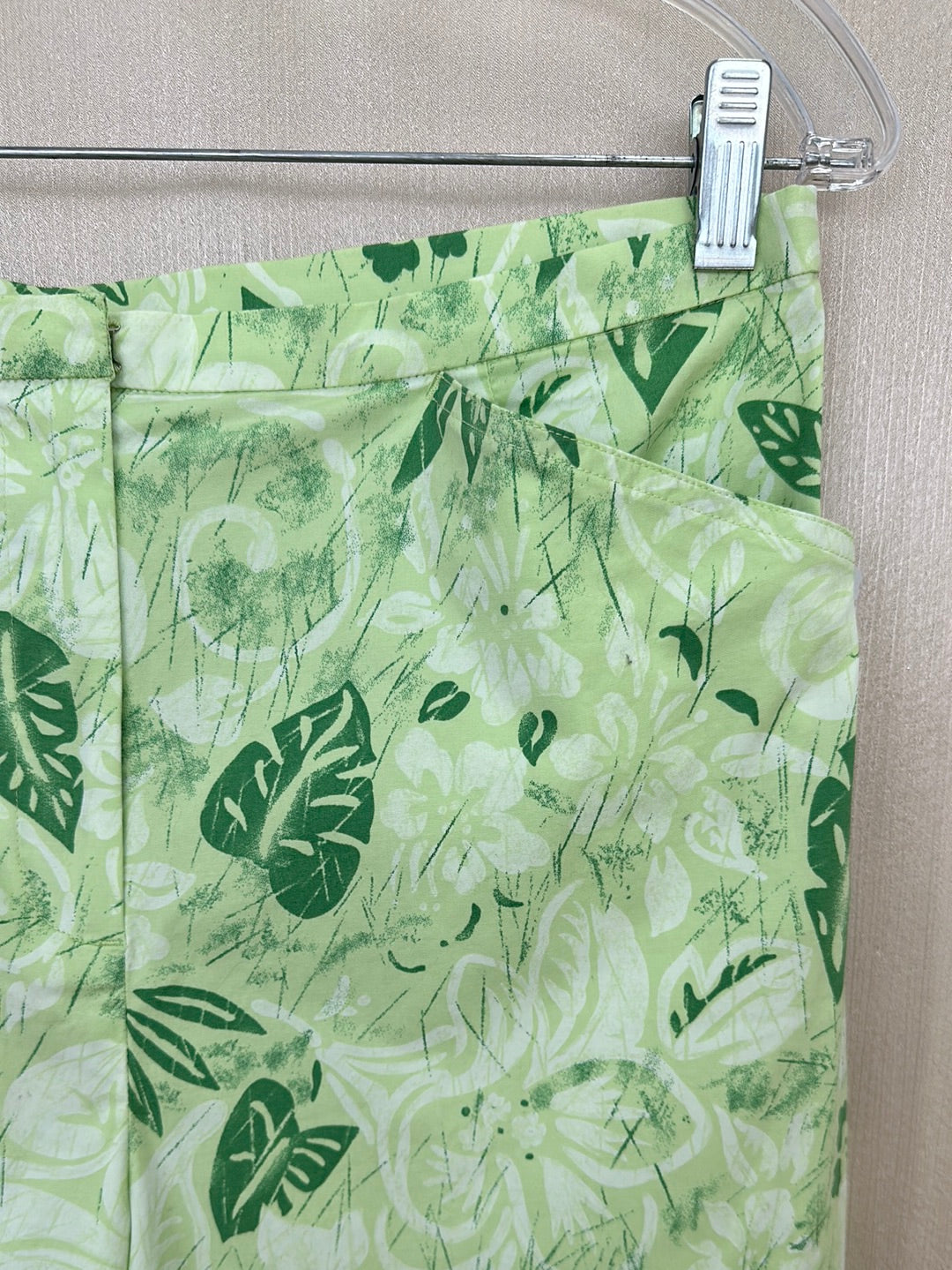 NWT - TALBOTS lime green Leaf Print Lightweight Stretch Cropped Pants - 12P