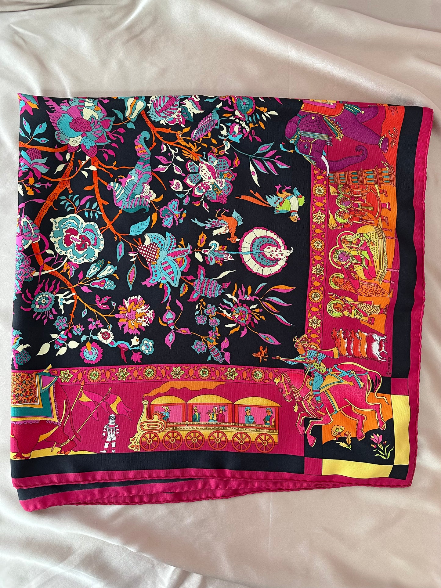 HERMES Carré 100% Silk Fantaisies Indiennes Loic Dubigeon Square Scarf - 34"