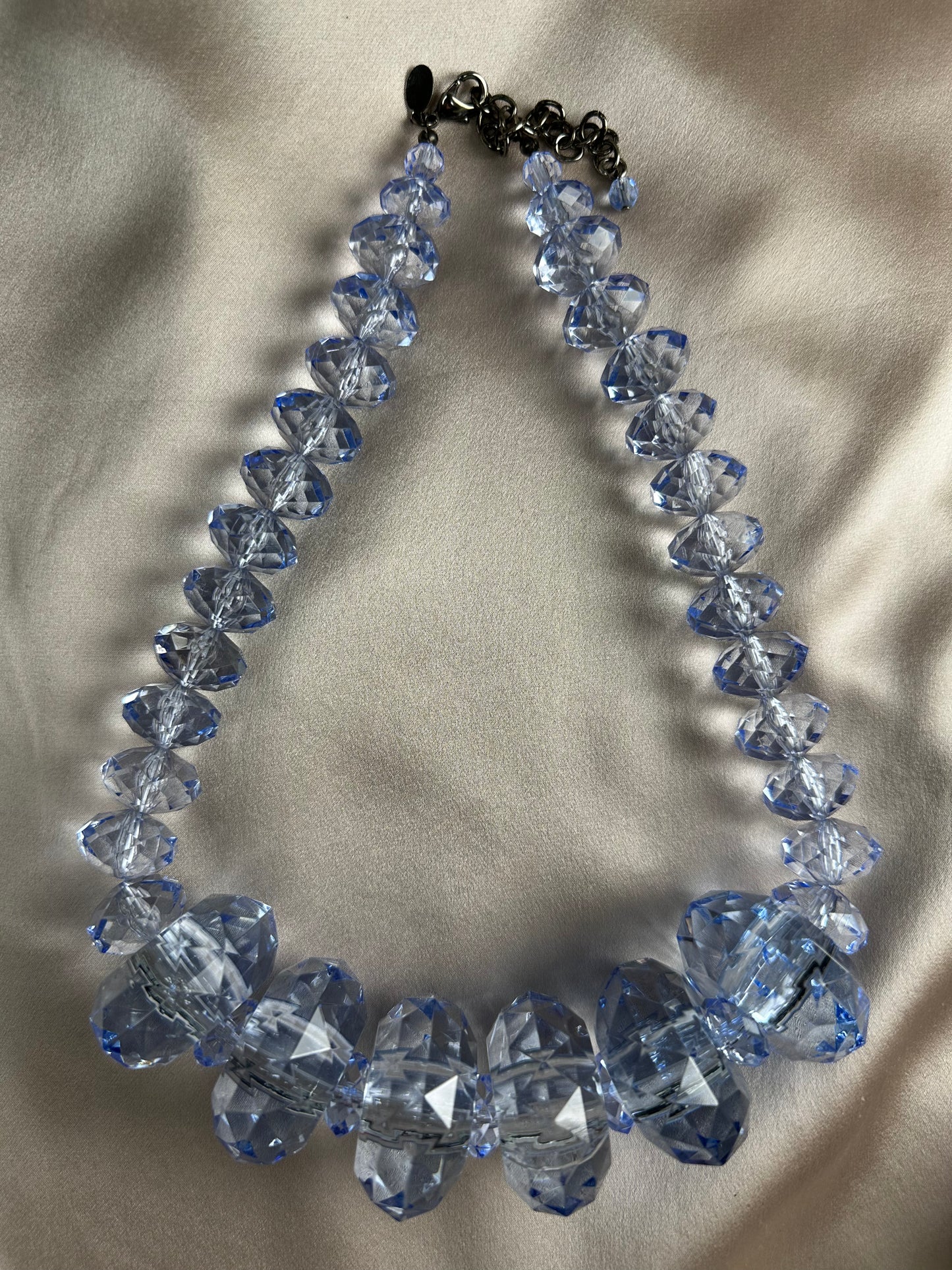 Vintage JOAN RIVERS blue Large Faceted Lucite / Acrylic Graduated Necklace - 20-23"