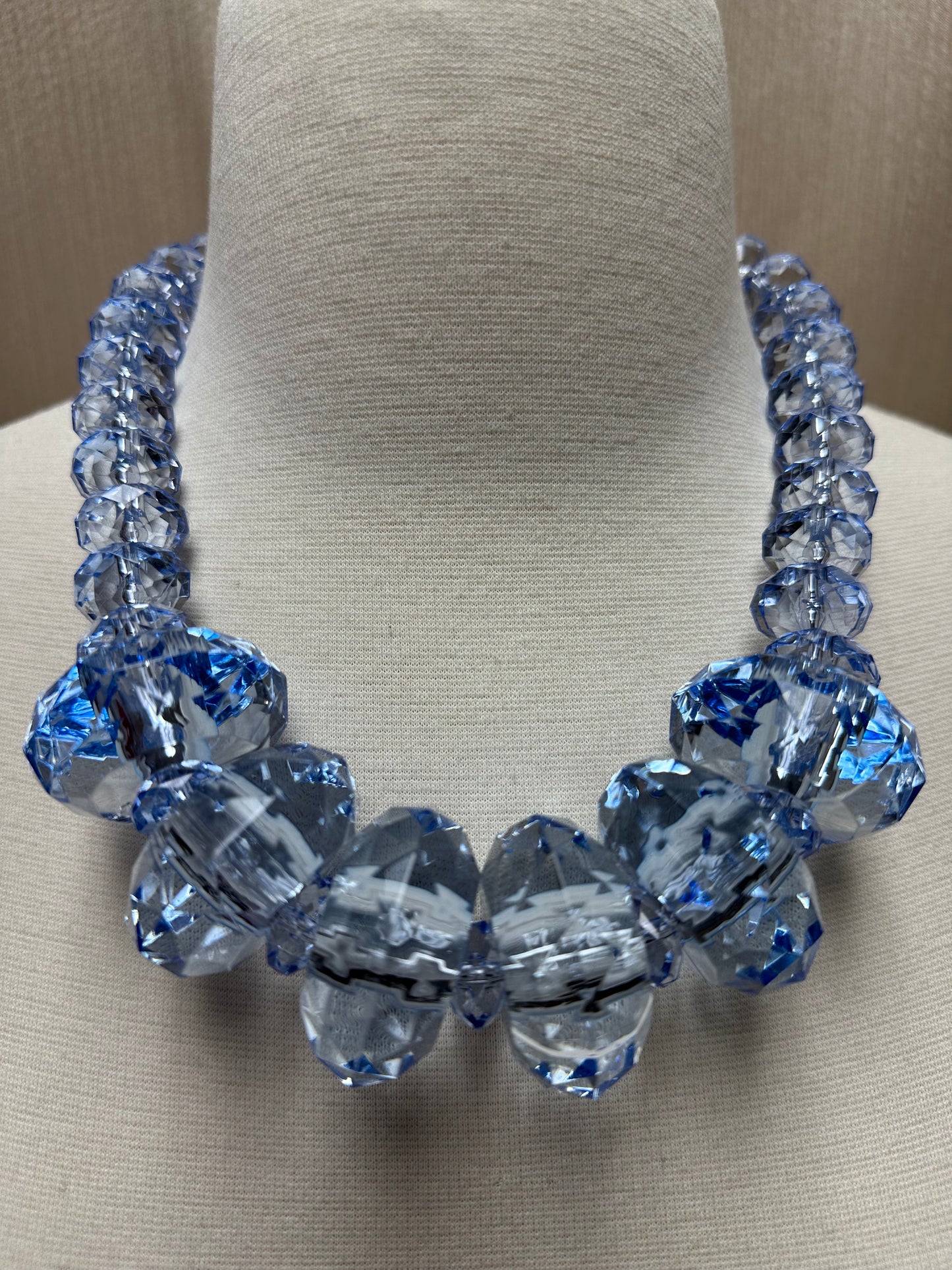 Vintage JOAN RIVERS blue Large Faceted Lucite / Acrylic Graduated Necklace - 20-23"