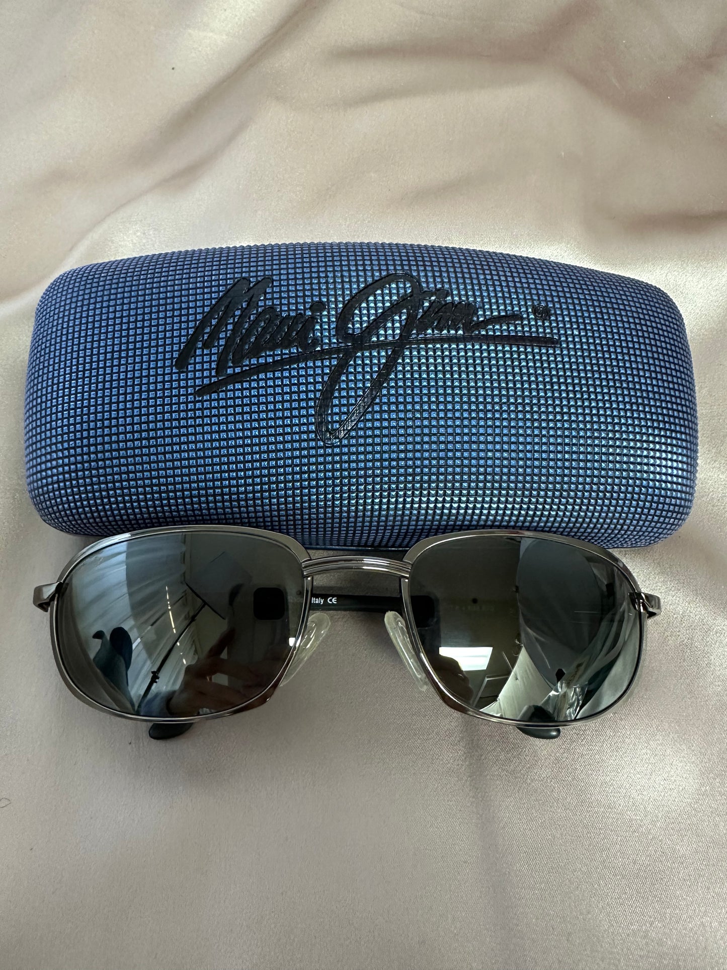 MAUI JIM gunmetal Barracuda MJ-141-17 Gradient Mirror Lens Sunglasses & Case