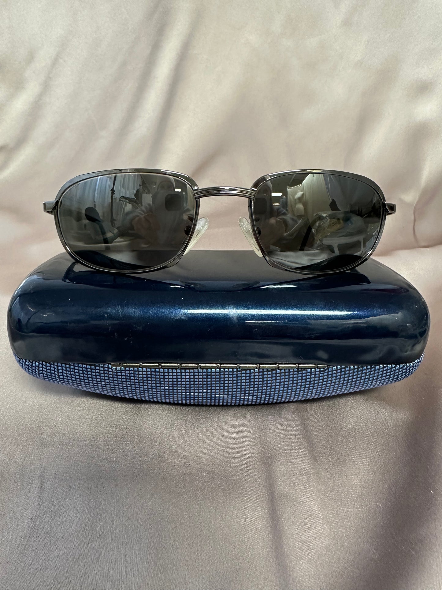 MAUI JIM gunmetal Barracuda MJ-141-17 Gradient Mirror Lens Sunglasses & Case