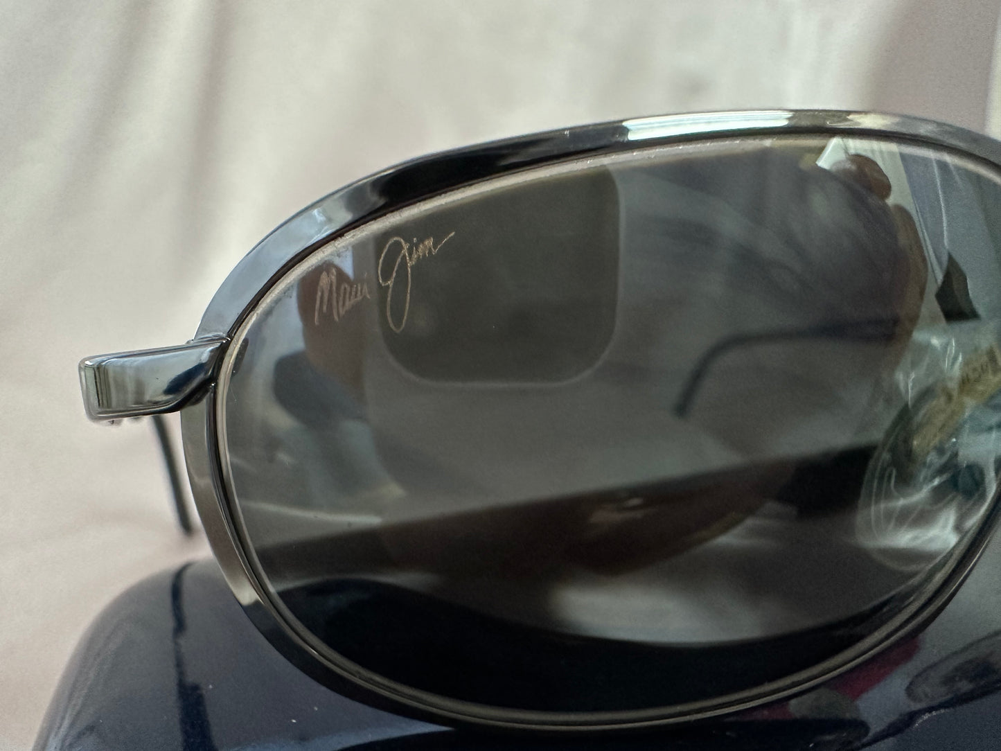 MAUI JIM gunmetal Barracuda MJ-141-17 Gradient Mirror Lens Sunglasses & Case