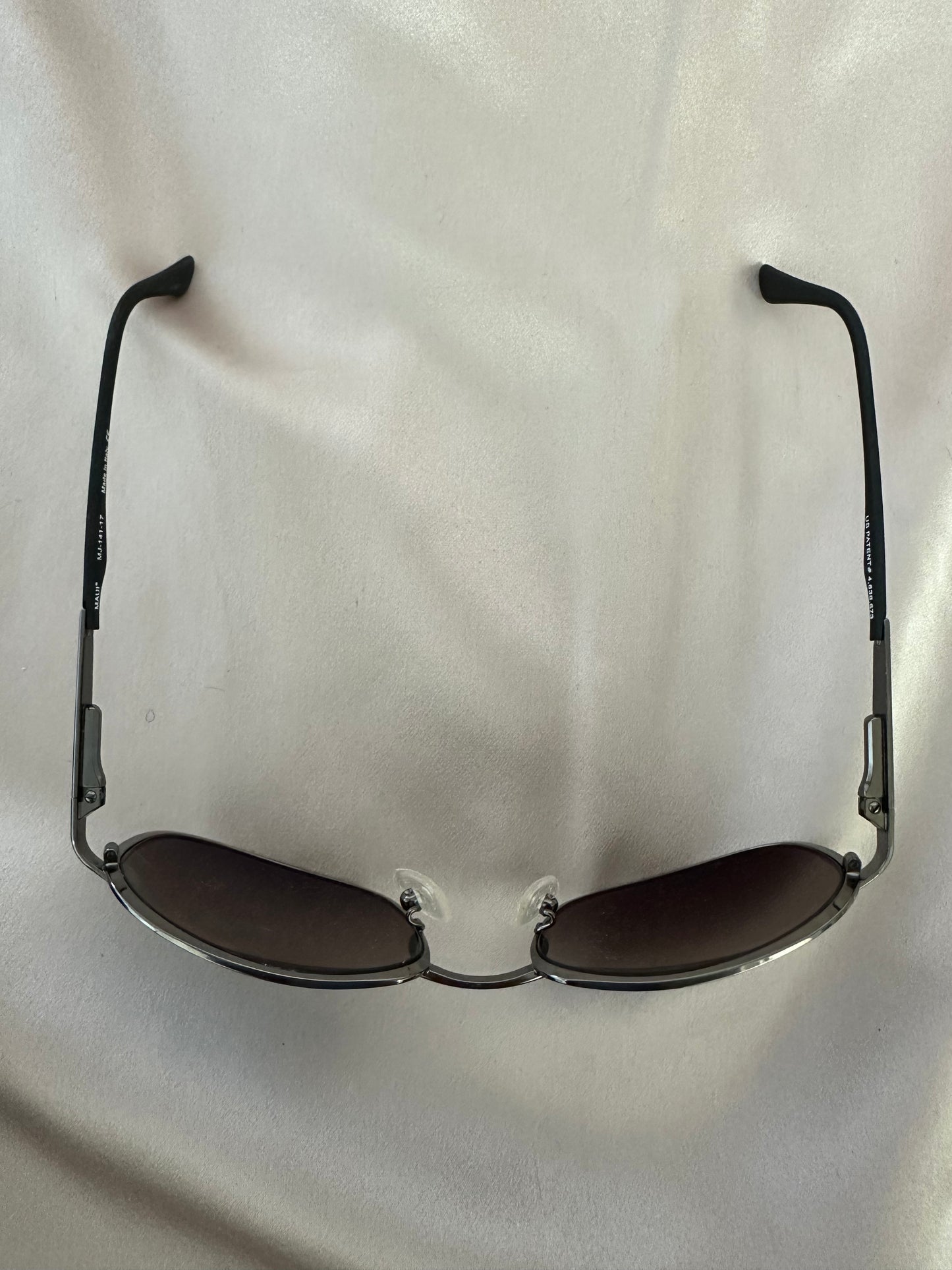 MAUI JIM gunmetal Barracuda MJ-141-17 Gradient Mirror Lens Sunglasses & Case