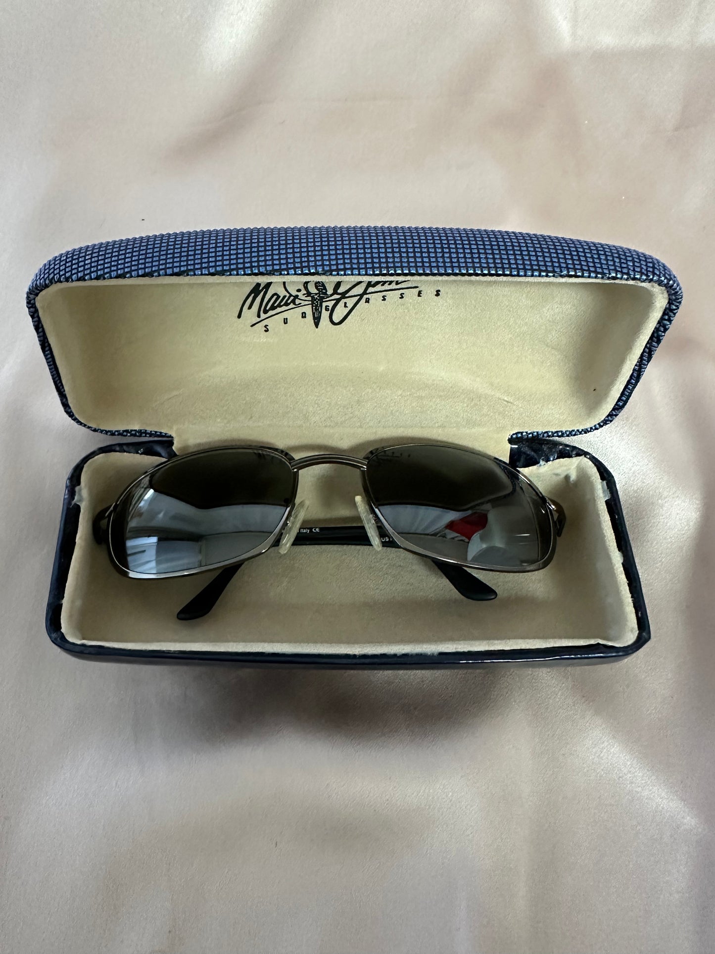 MAUI JIM gunmetal Barracuda MJ-141-17 Gradient Mirror Lens Sunglasses & Case